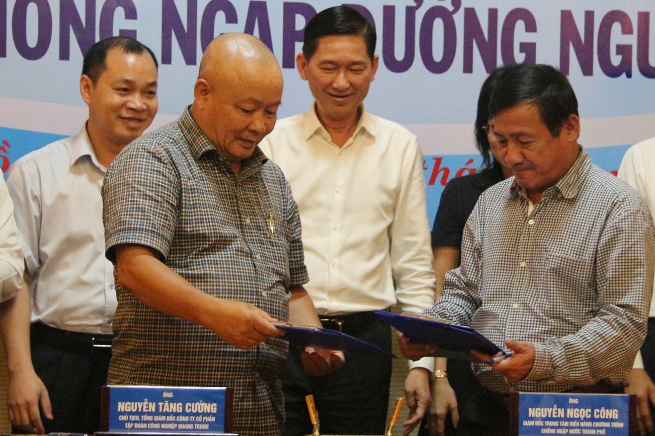 TP.HCM thue 'sieu may bom' chong ngap duong Nguyen Huu Canh hinh anh