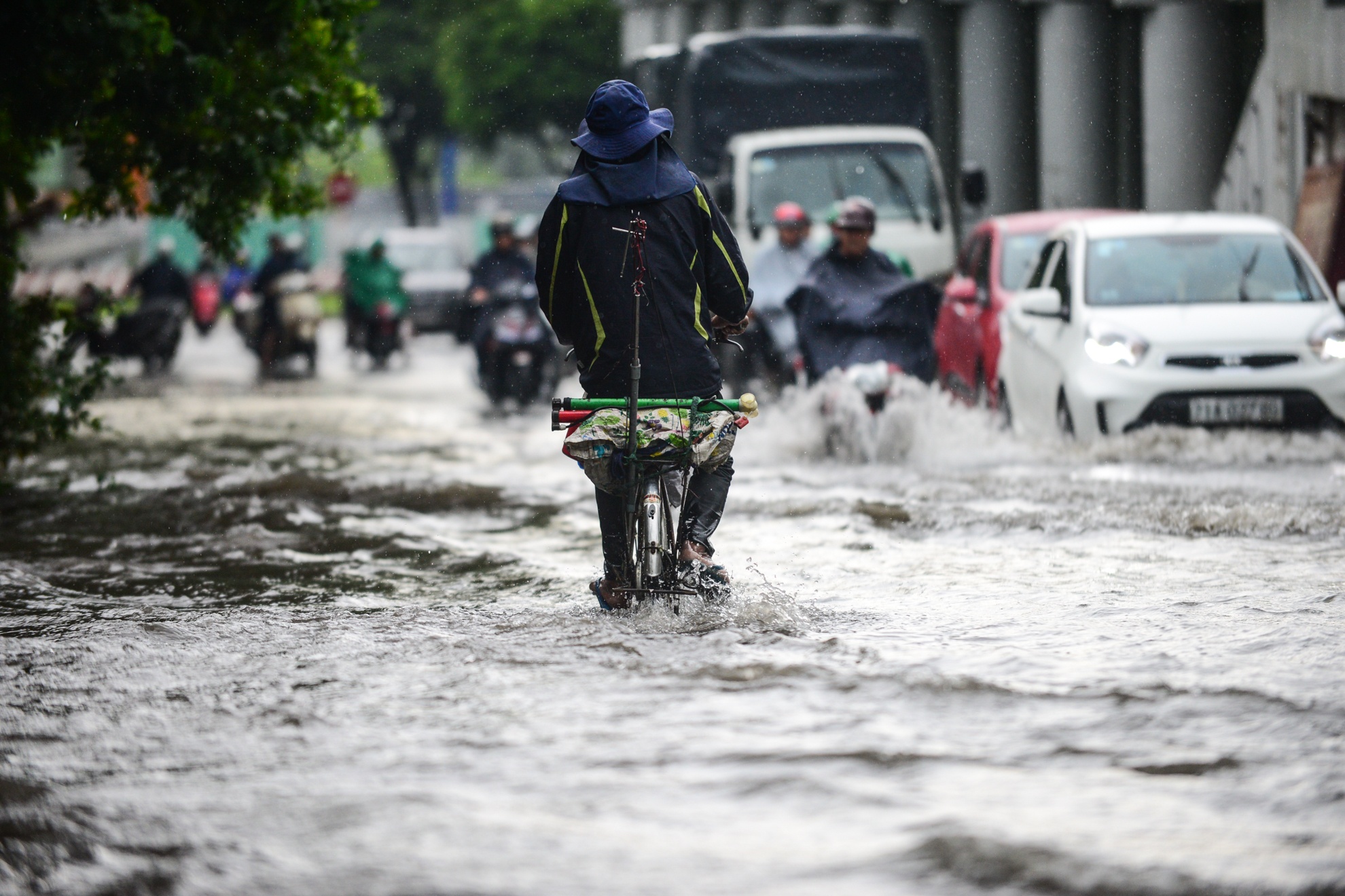 Duong Nguyen Huu Canh ngap sau anh 6