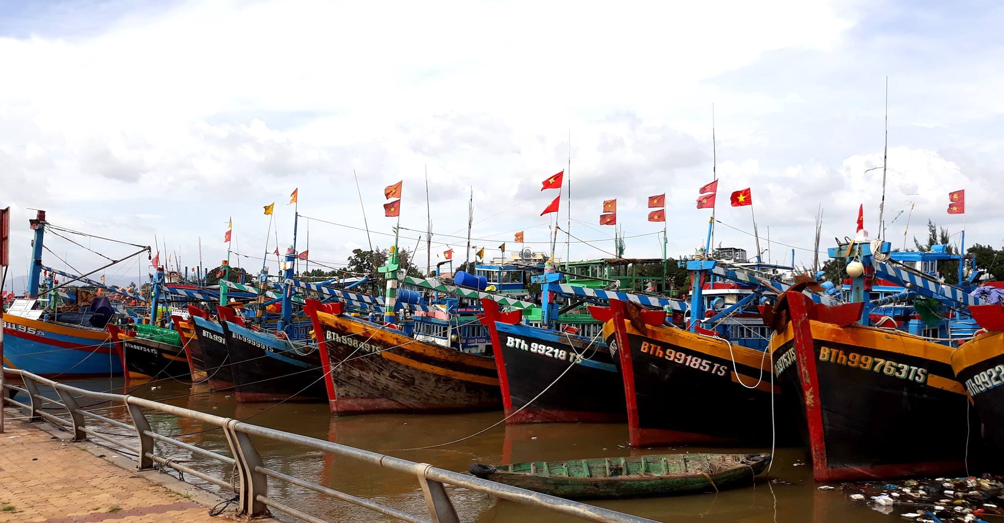 Dừng các tàu đi đảo do bão số 12 ảnh 3 Dung cac tau di dao do bao so 12 anh 3