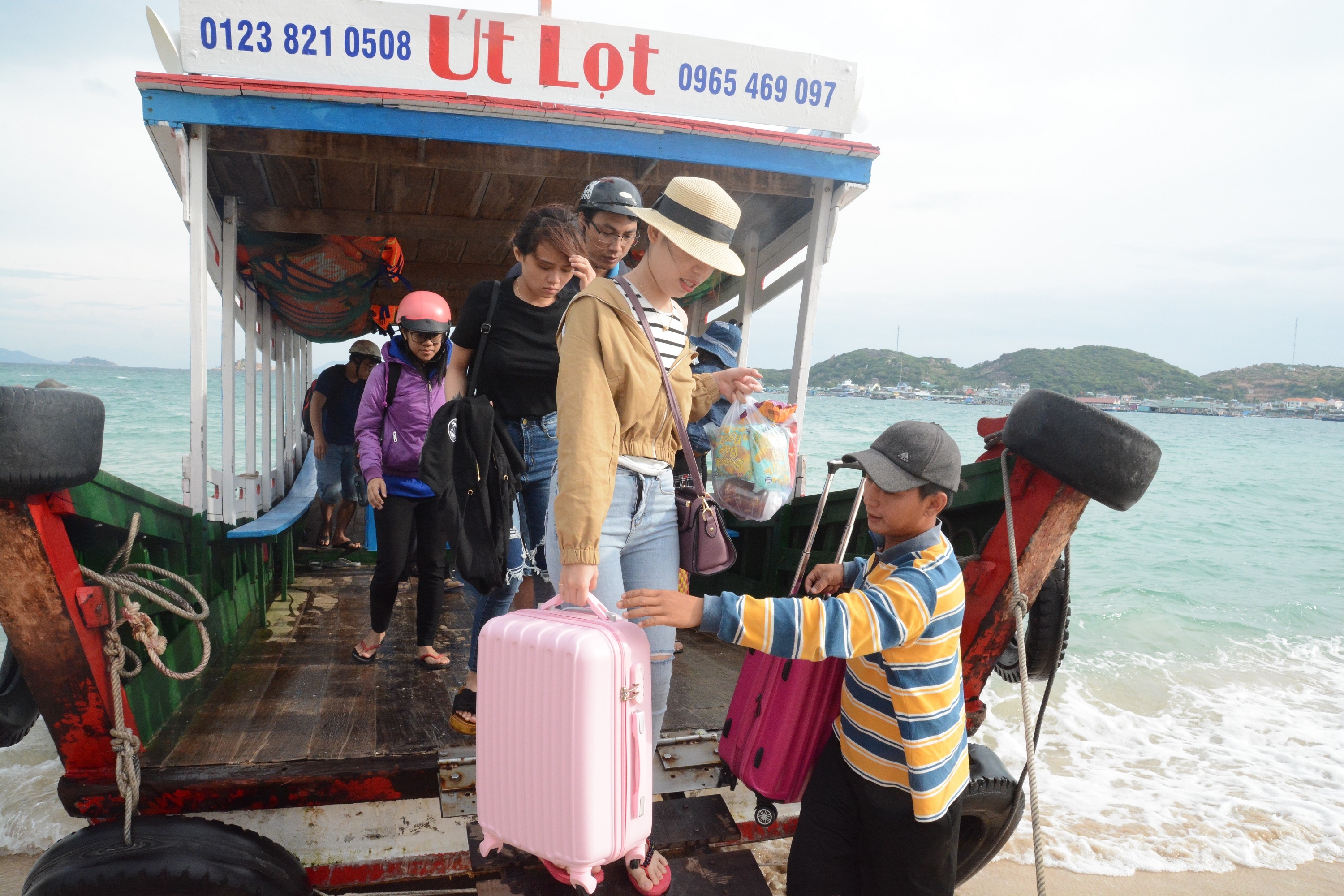 Voi vang roi dao Binh Hung truoc khi bao so 12 ap den hinh anh