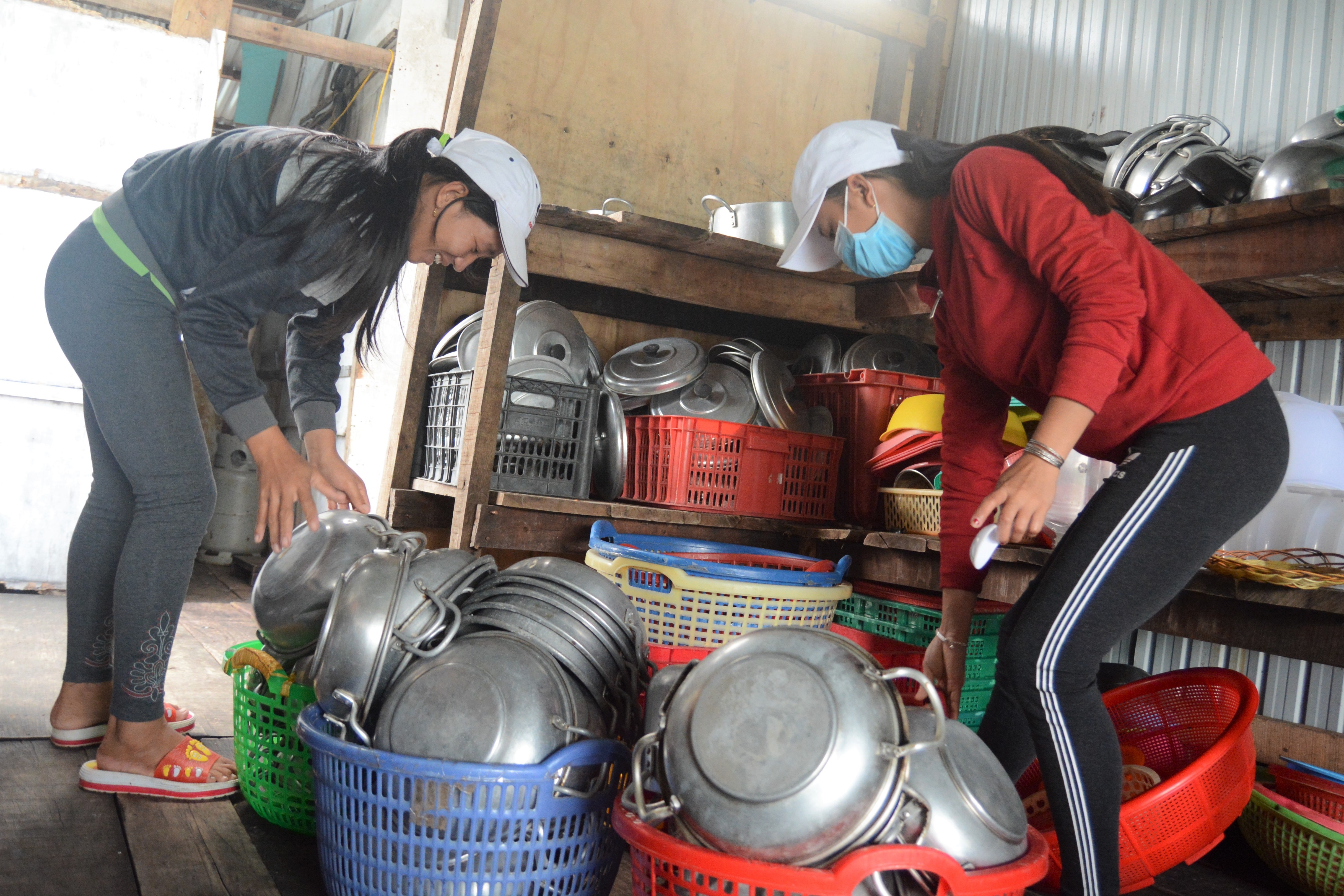 Dân Bình Hưng đón bão  ảnh 2 Dan Binh Hung don bao anh 2