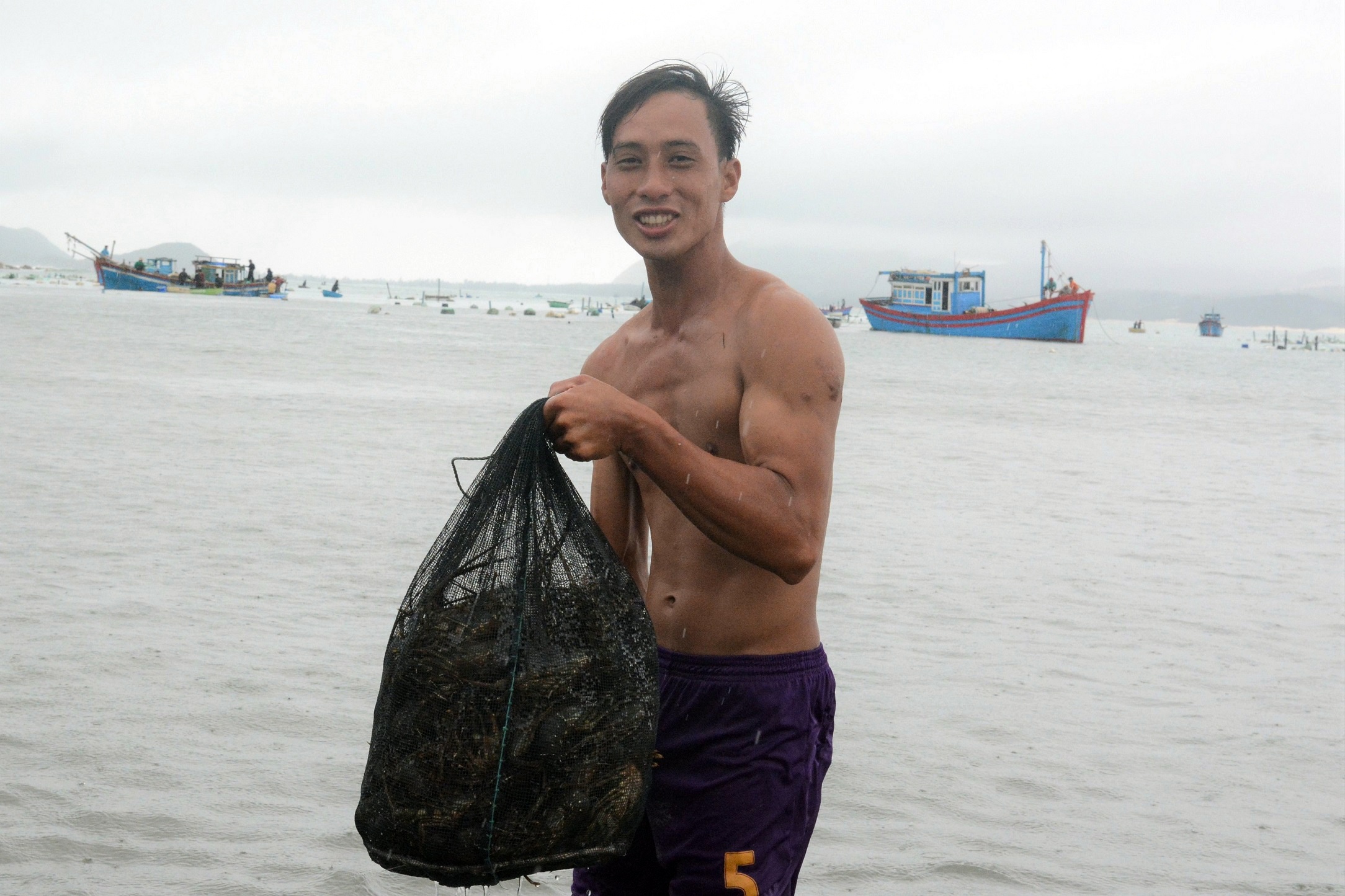 thu phu tom hum trang tay anh 7