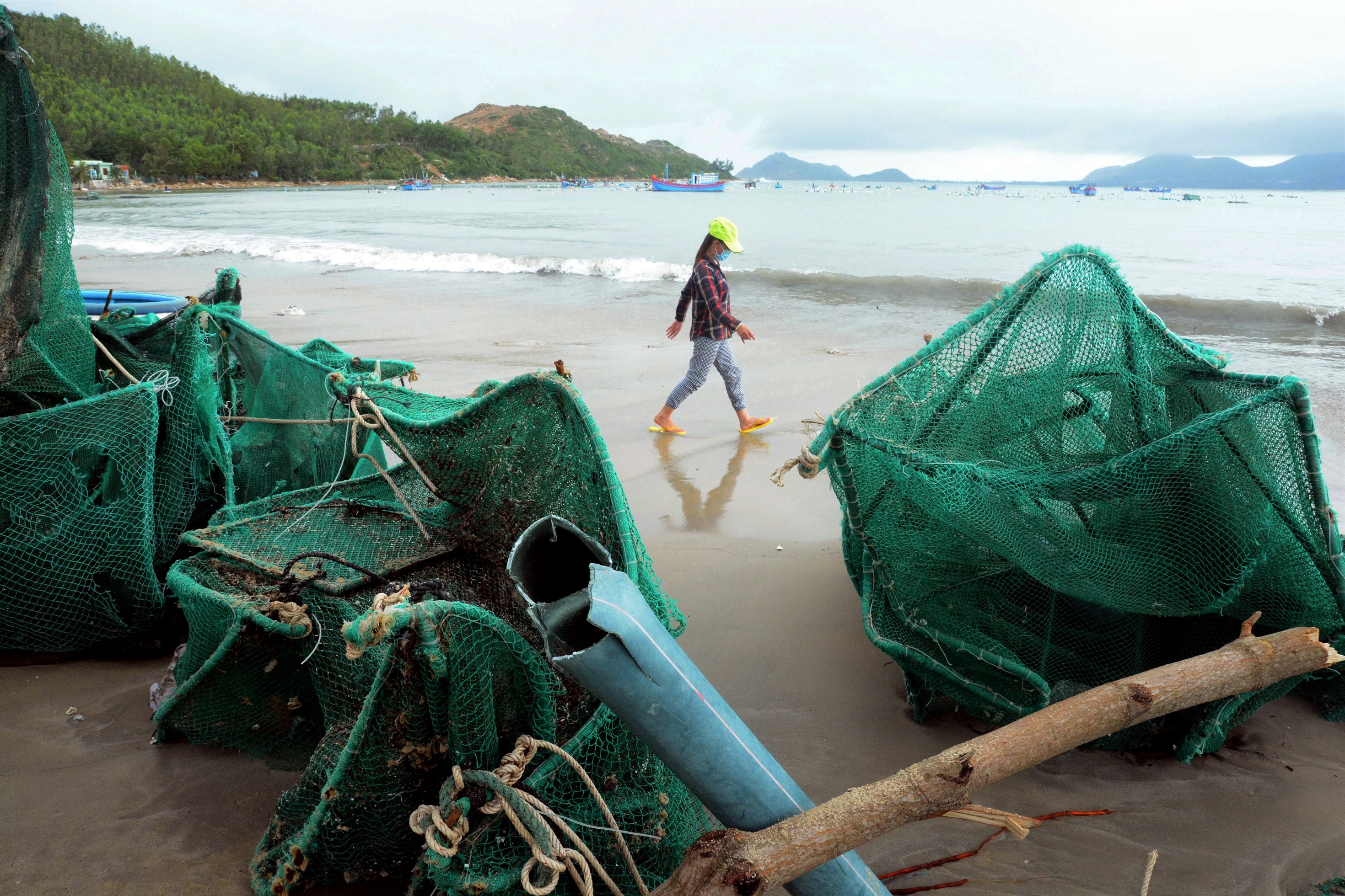 thu phu tom hum trang tay anh 1