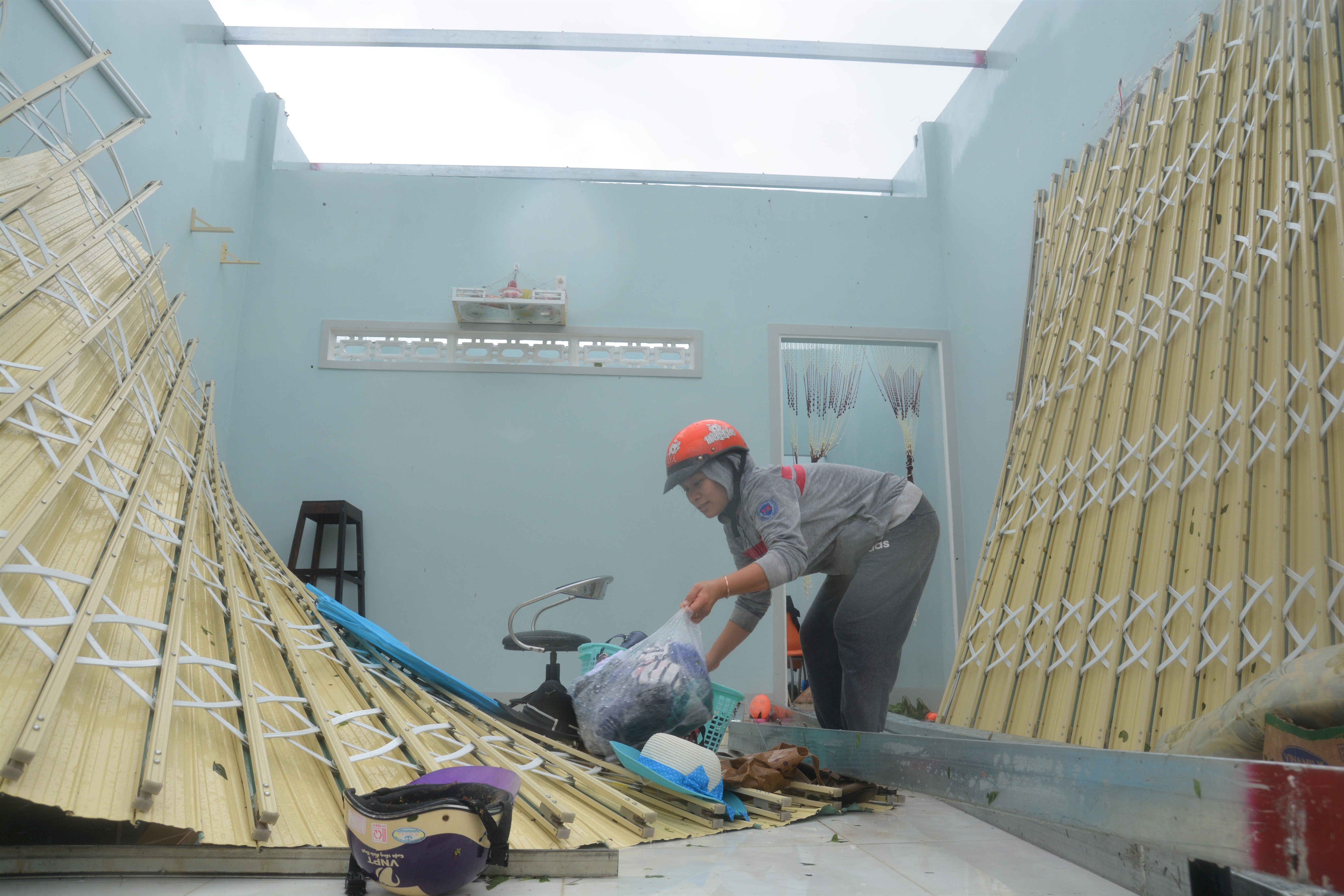 máy bay Nga trao hàng cứu trợ ảnh 2 may bay Nga trao hang cuu tro anh 2