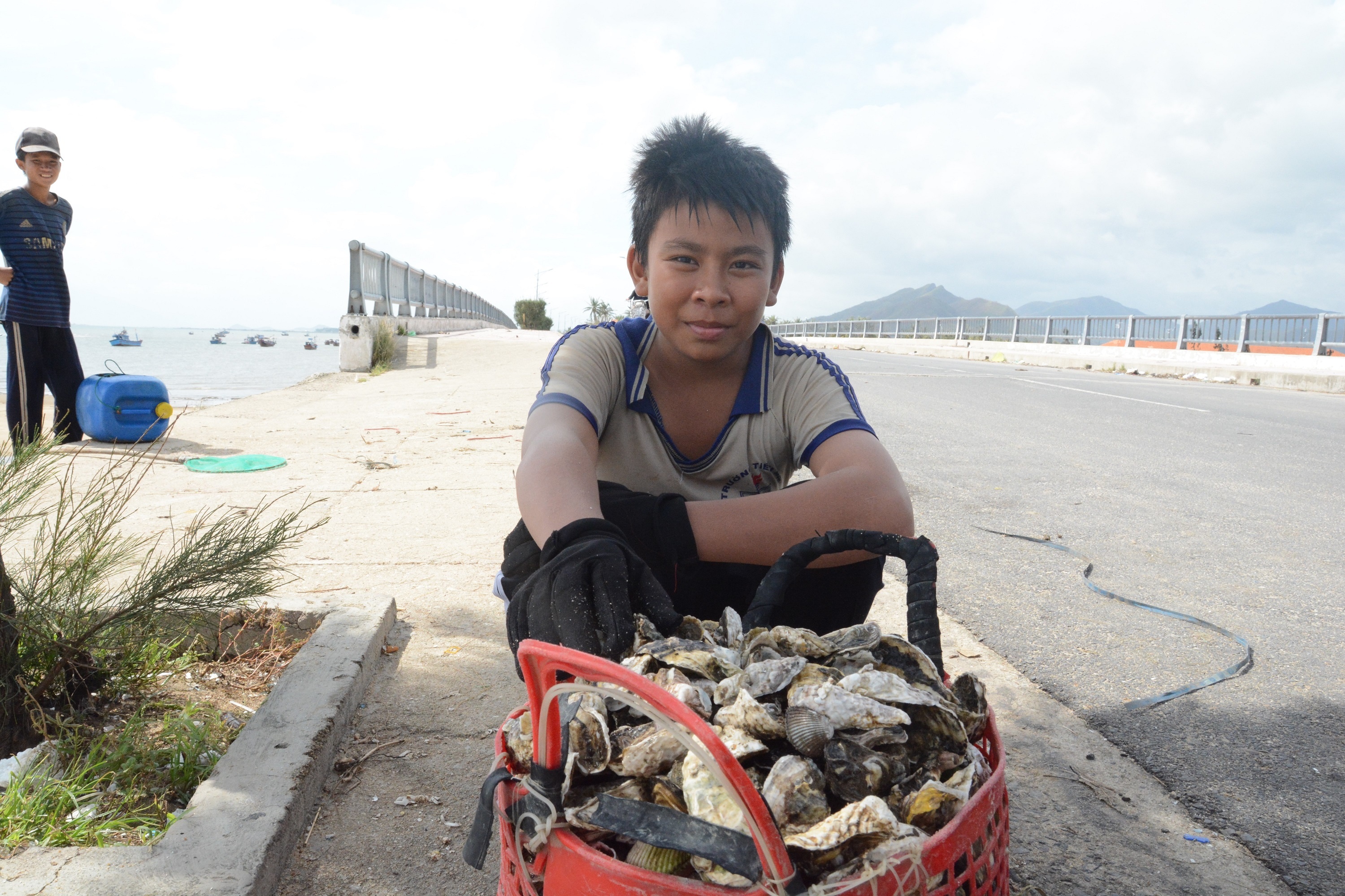 Trung tom hum sau bao anh 3