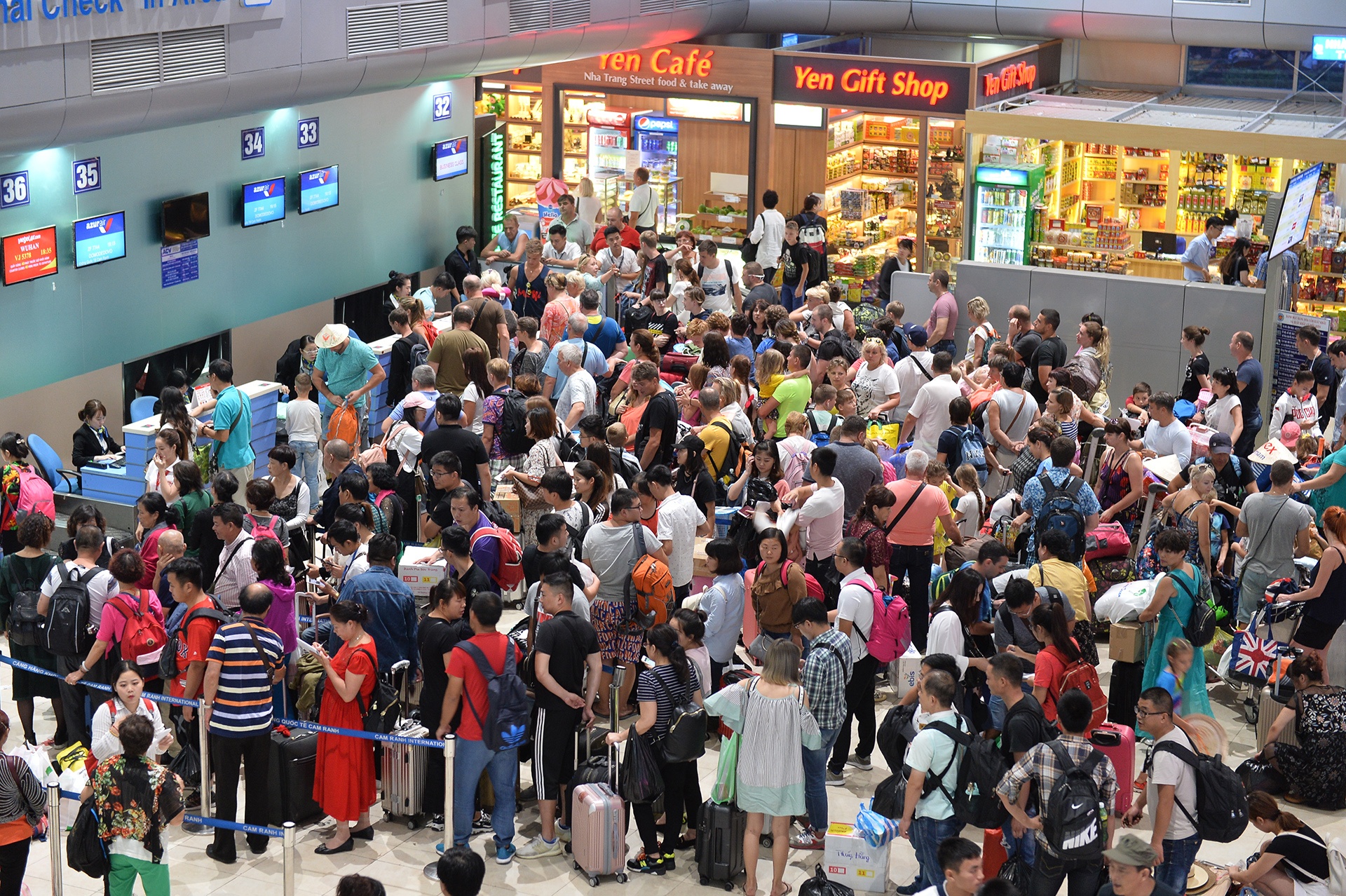 San bay Cam Ranh tam ngung anh 1