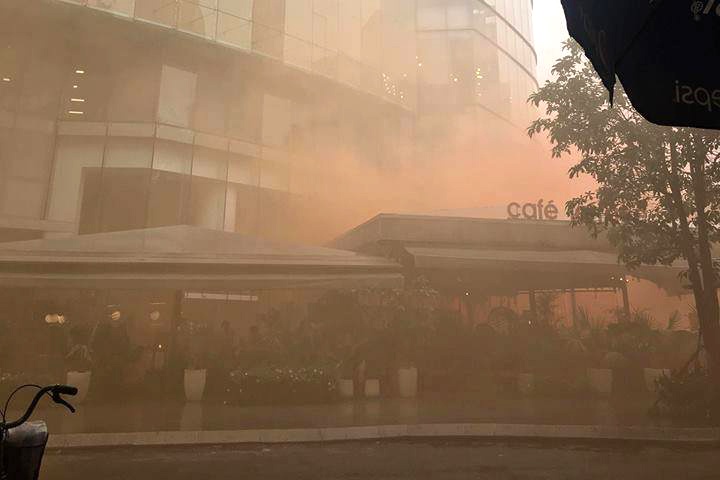 Bitexco dien tap cuu hoa, nguoi Sai Gon tuong chay that hinh anh