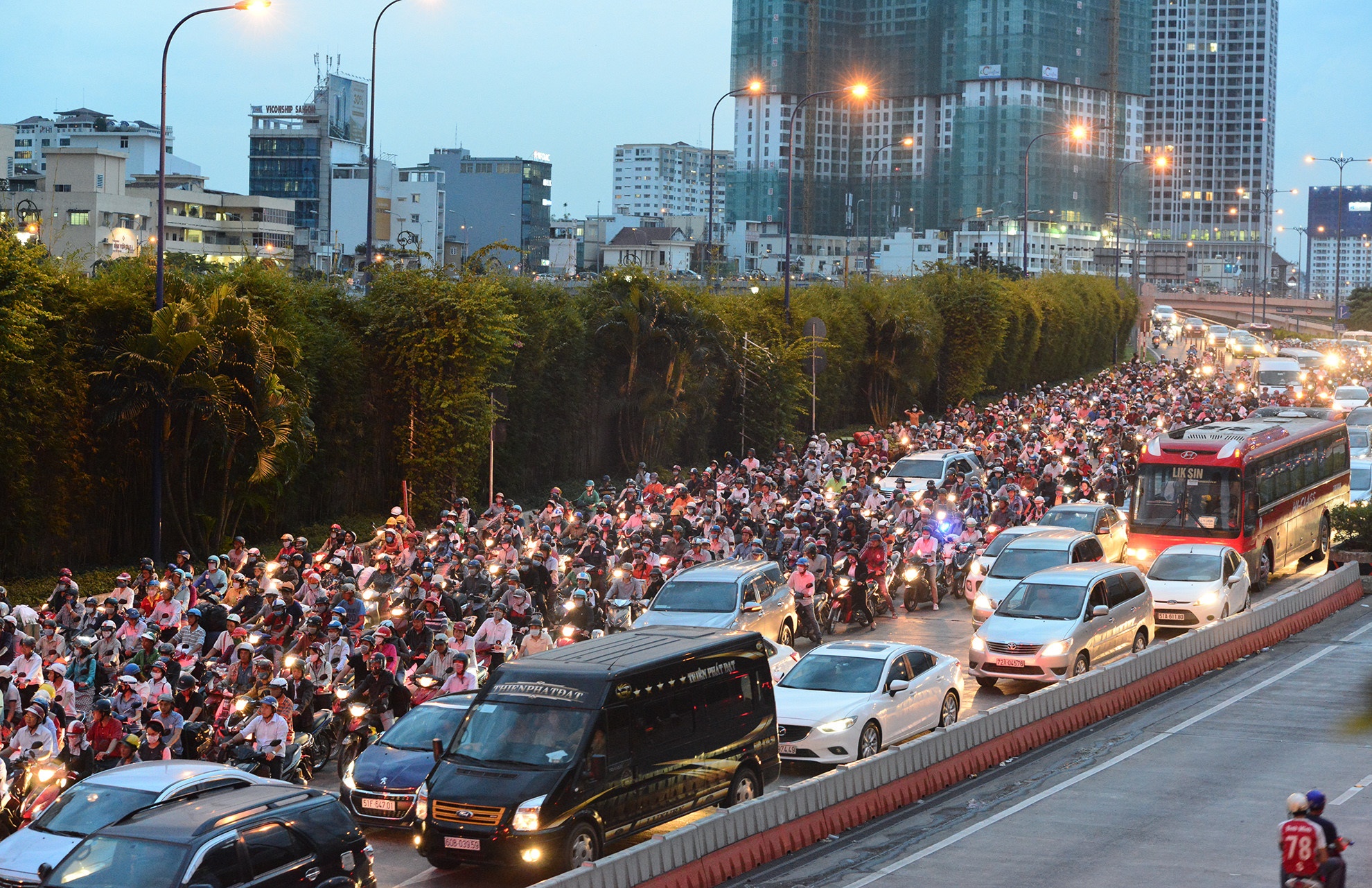 Thieu cau, khu Dong Sai Gon ket cung hinh anh