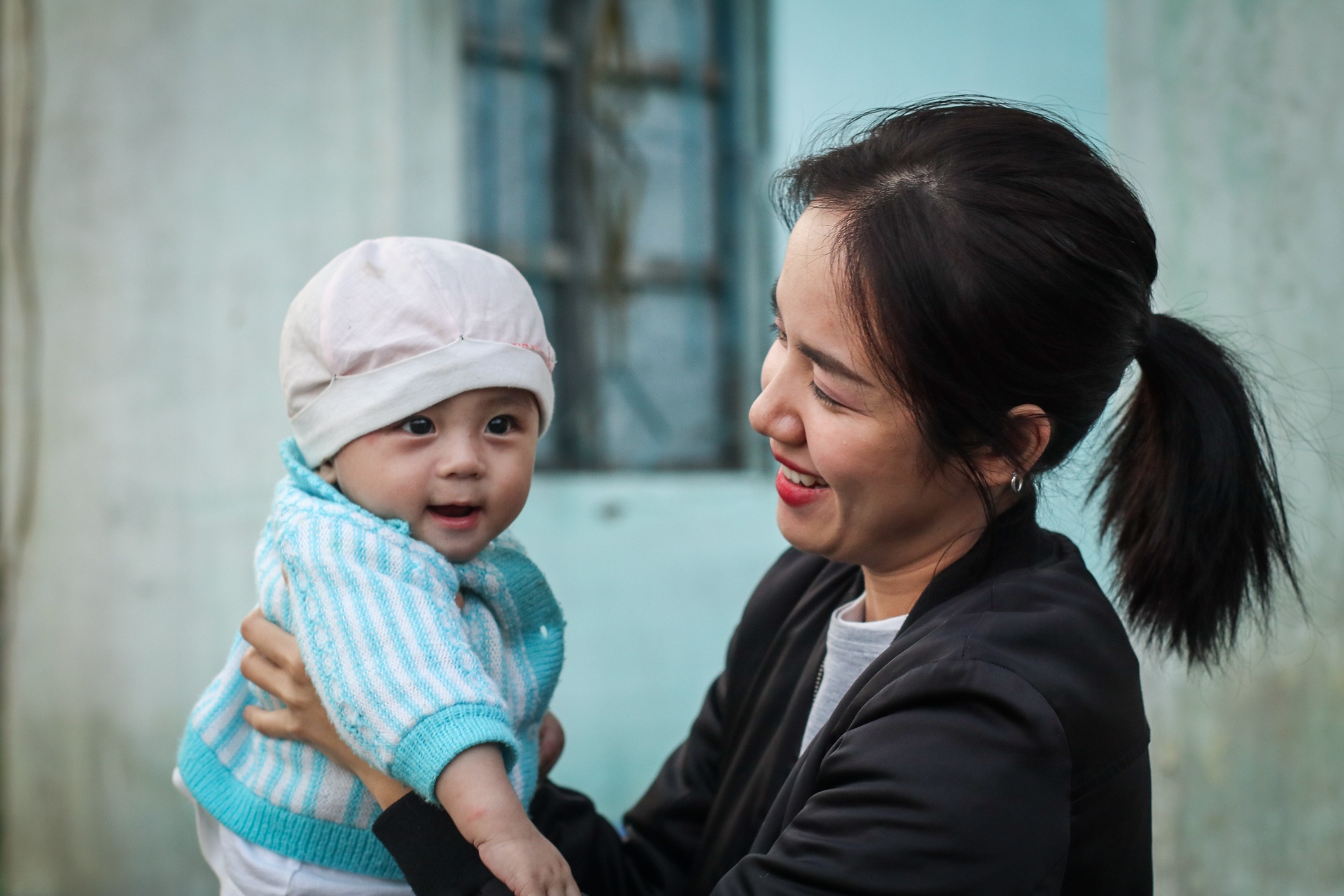 Ai Phuong di trao qua vung bao anh 9