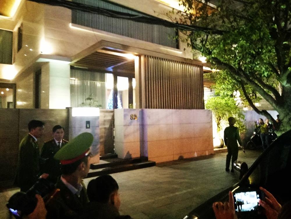 Cong an kham xet nha Vu 'nhom' hinh anh