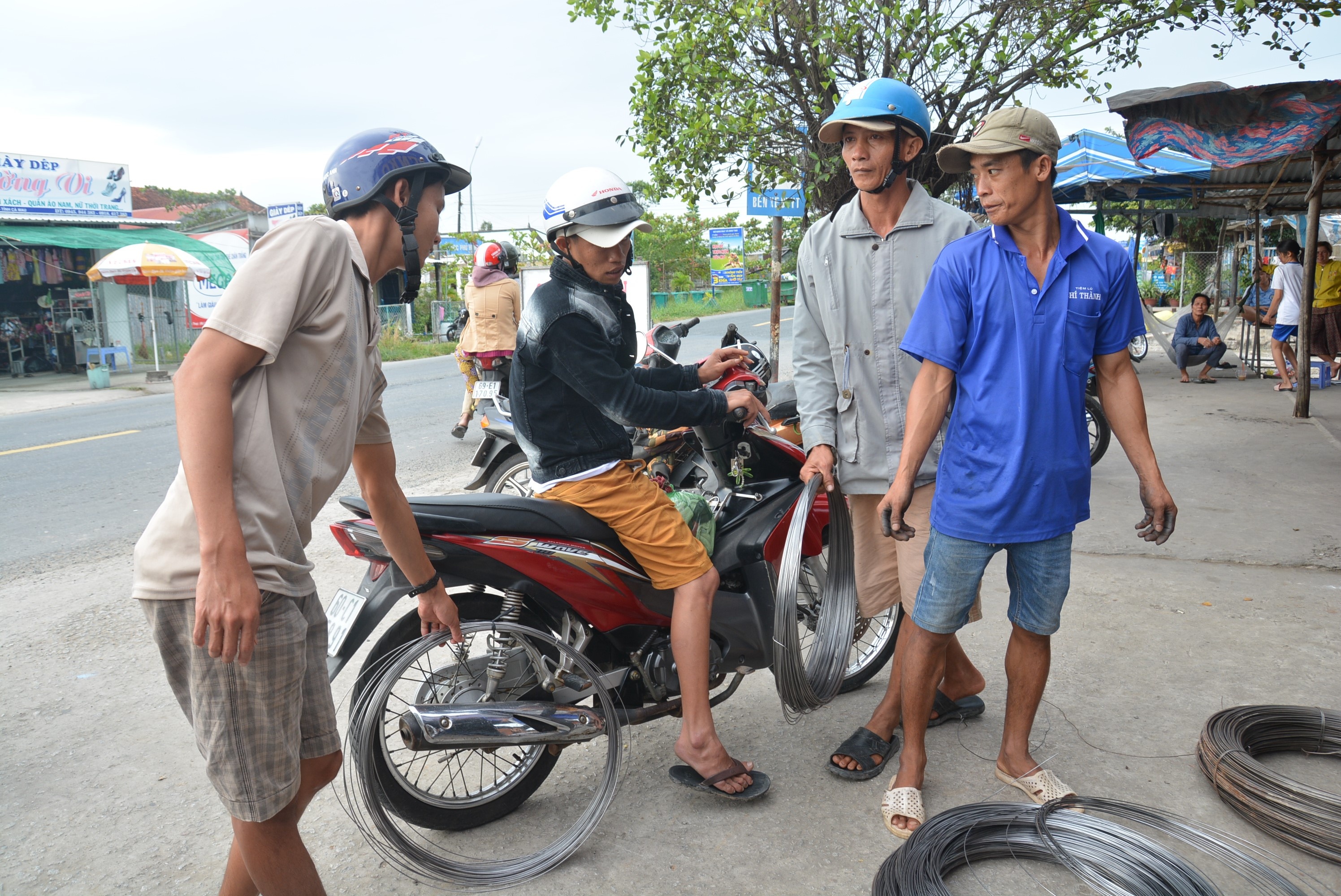 Do xo mua vat dung chong bao anh 2