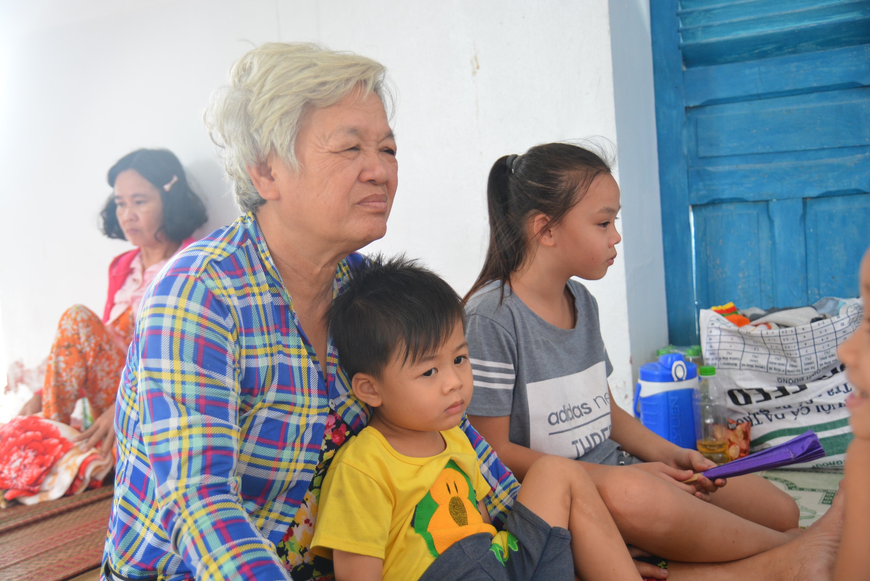 Nguoi dan Song Doc nho ve bao Linda khi di tranh bao so 16-Tembin hinh anh