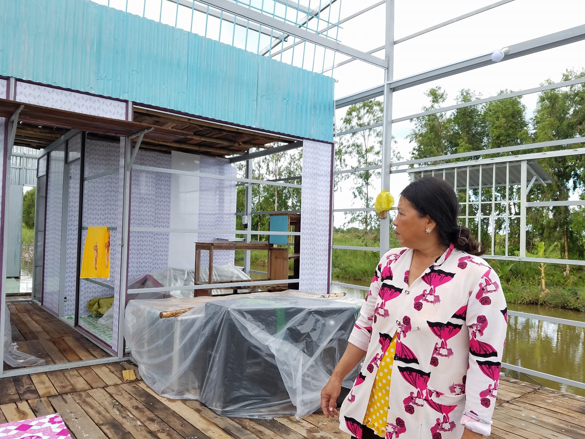 Dung lai nha sau khi do gan het mai, vach de tranh bao Tembin hinh anh