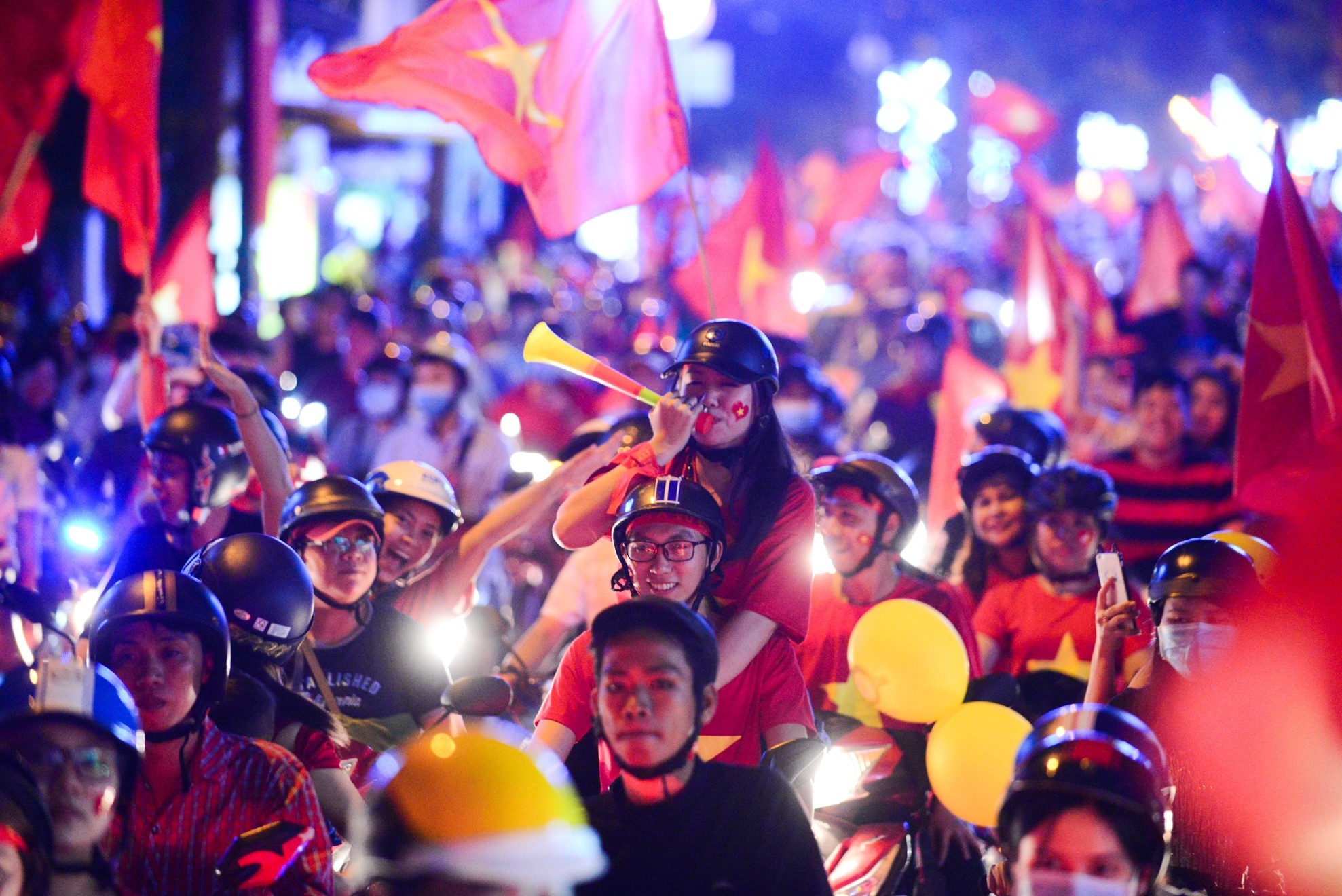 Nguoi Sai Gon xuong duong mung U23 Viet Nam hinh anh