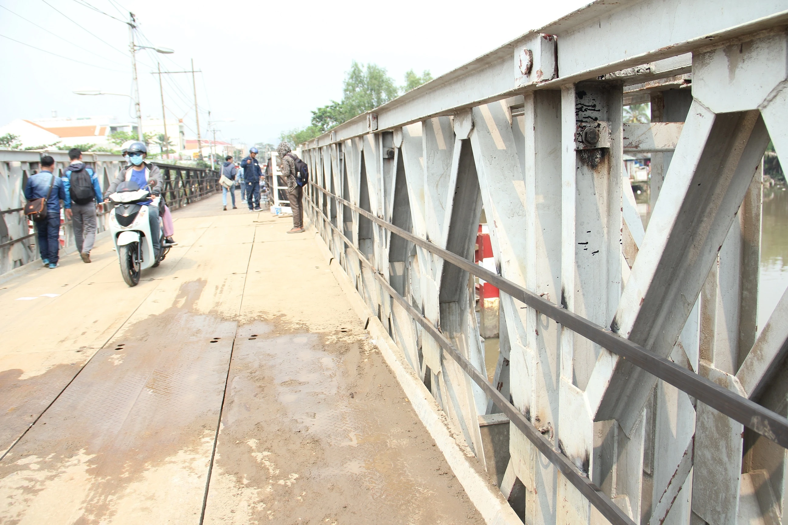 Thong xe tro lai cau Long Kien anh 1