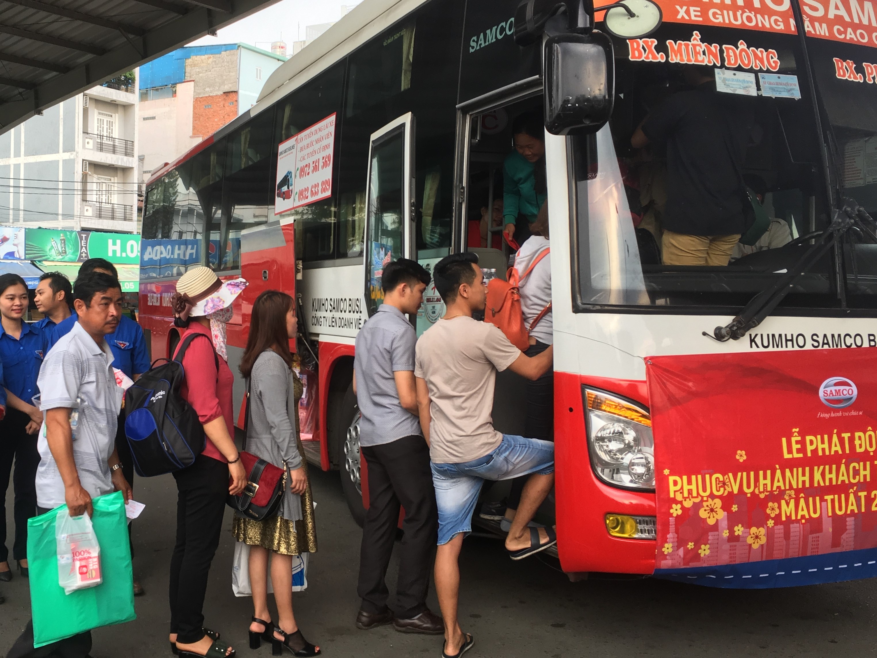 Cac ben xe o Sai Gon ban hon 1,6 trieu ve ve que dip Tet hinh anh