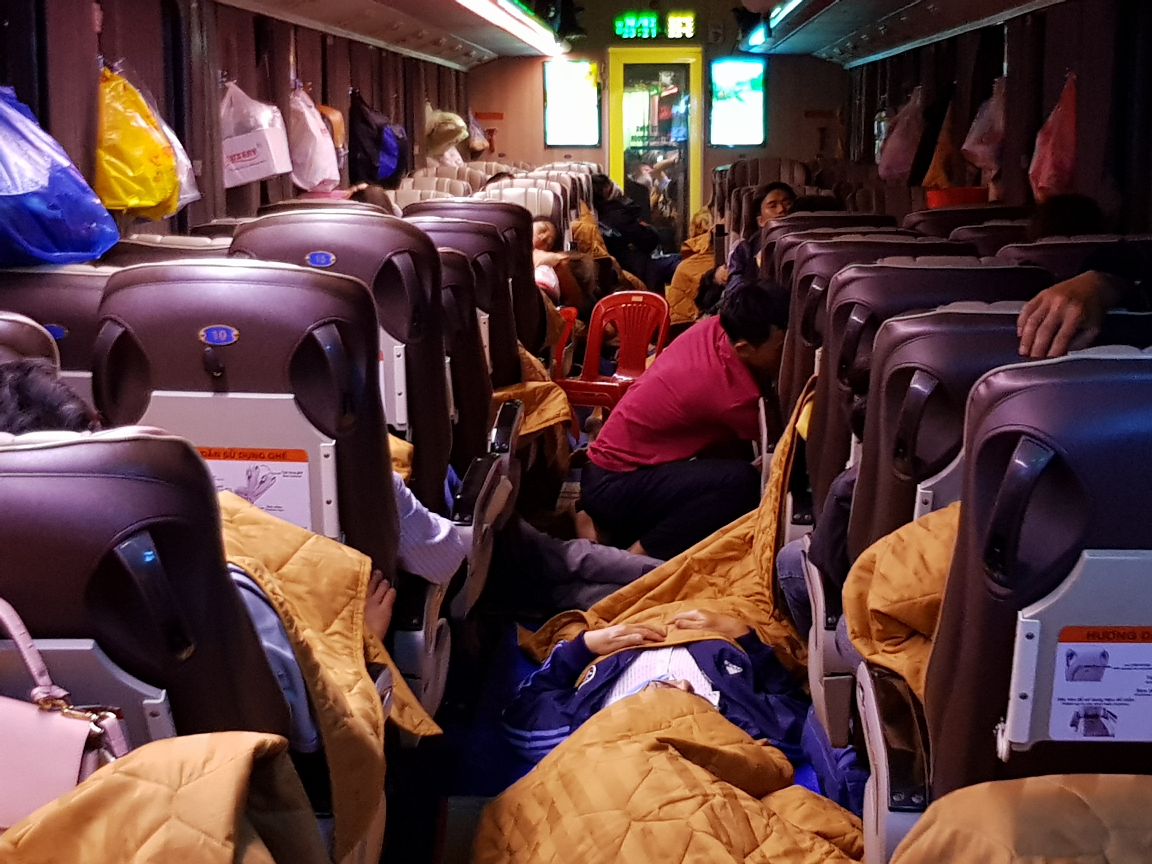 chen chuc tren tau tet anh 13