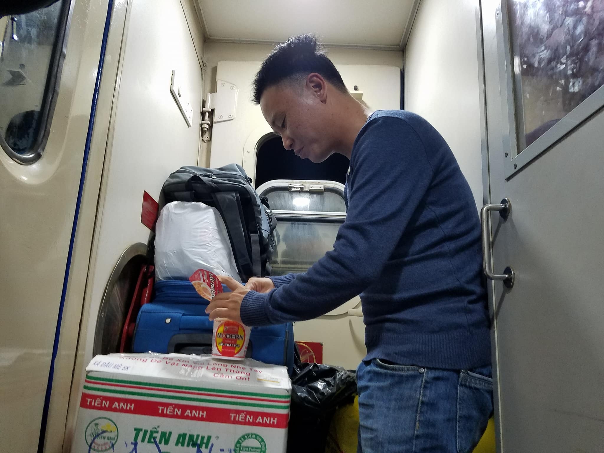 chen chuc tren tau tet anh 8