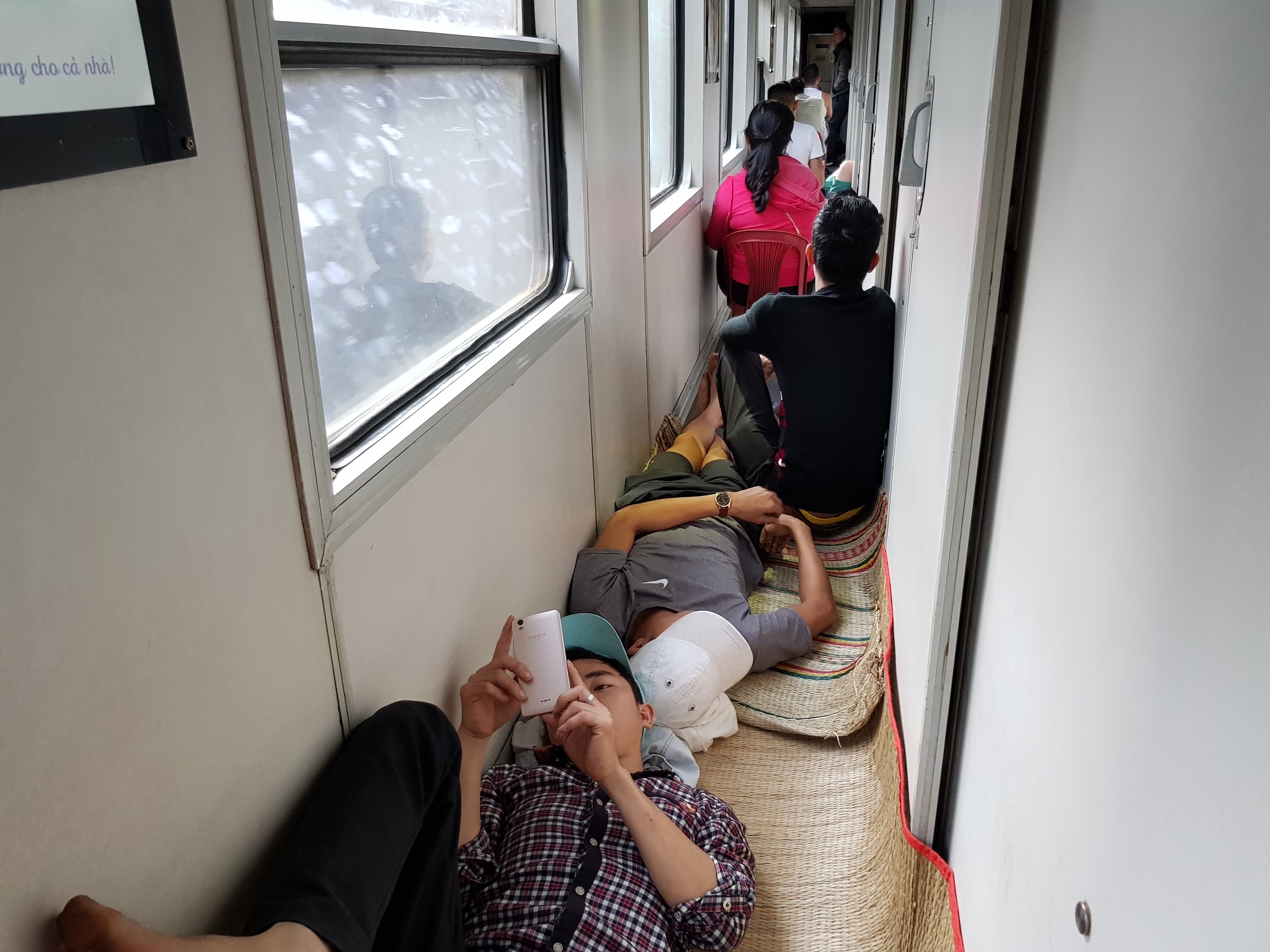 chen chuc tren tau tet anh 12