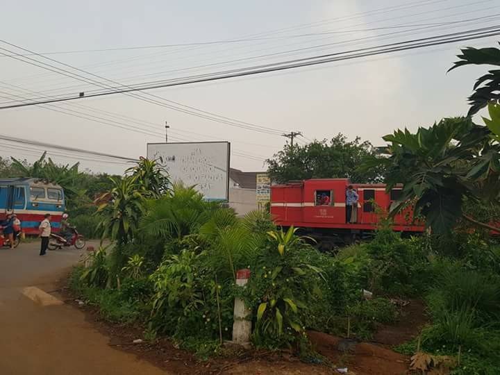 Hai doan tau suyt dam nhau o Dong Nai hinh anh