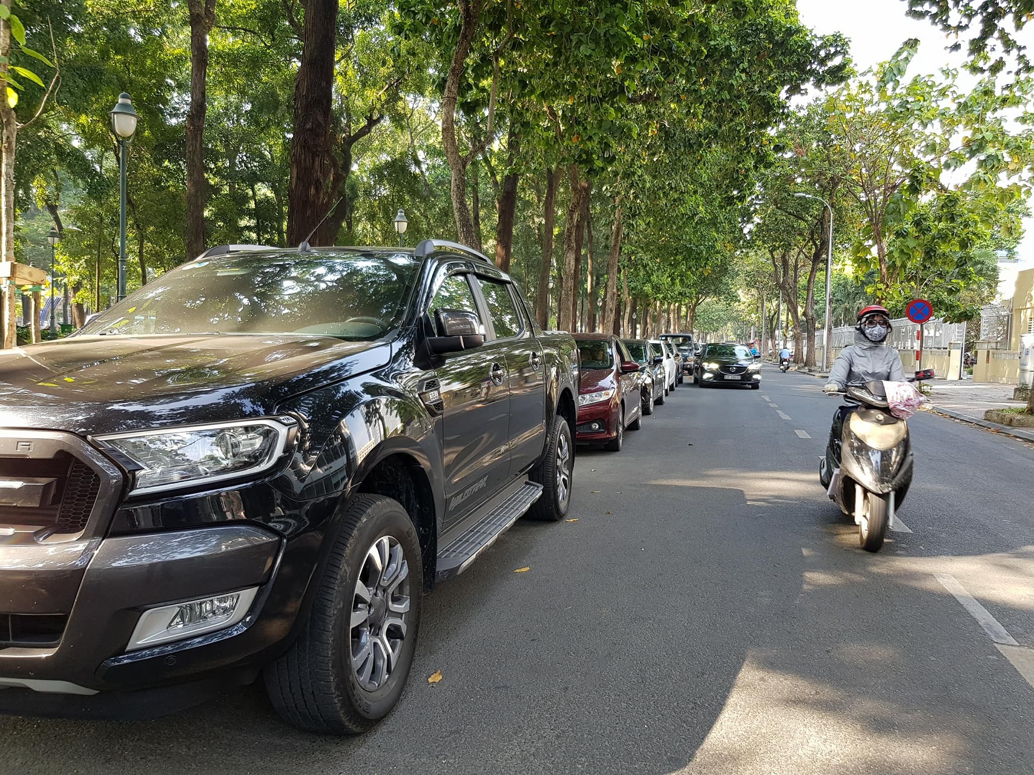 Nguoi Sai Gon soc voi de xuat tang phi do oto len 40.000 dong/h hinh anh
