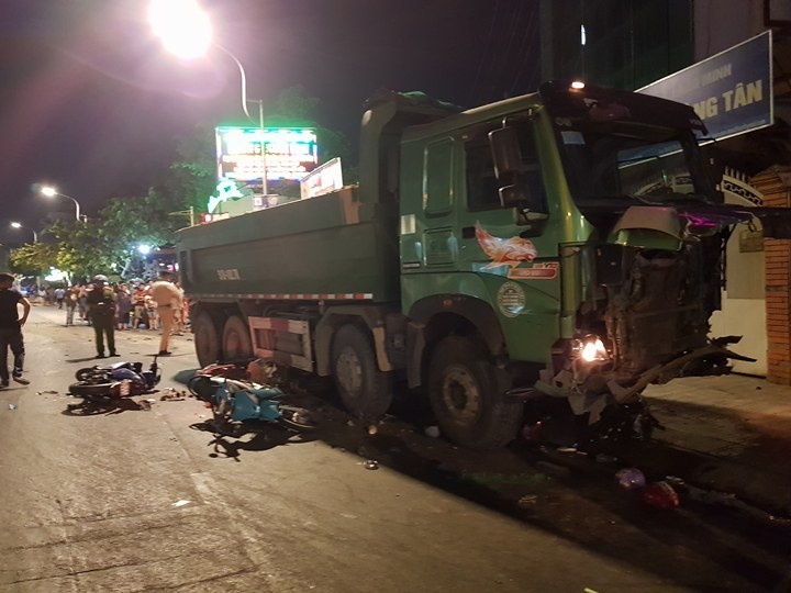 Tai nạn liên hoàn ở Sài Gòn ảnh 2 Tai nan lien hoan o Sai Gon anh 2