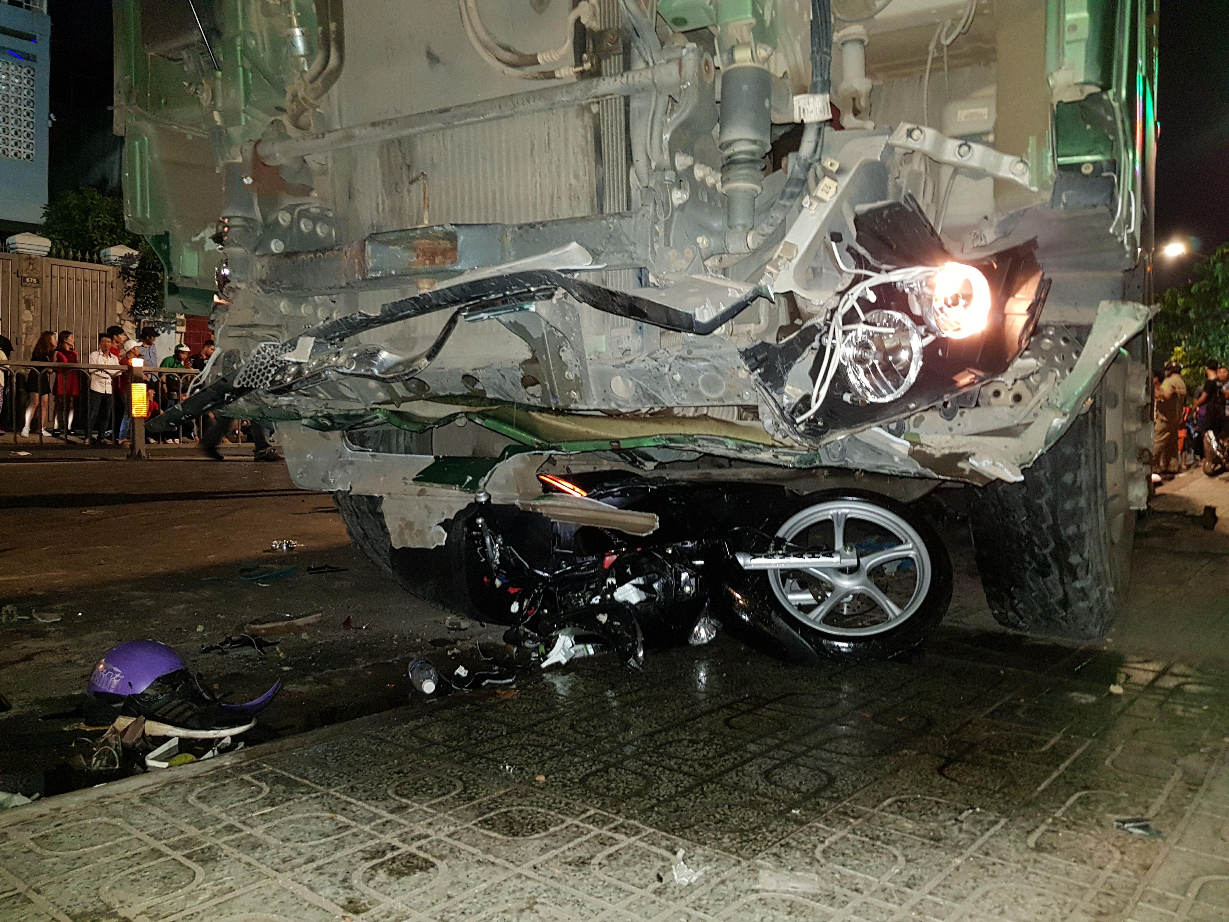 tạm giữ tài xế tông nhiều xe máy ảnh 3 tam giu tai xe tong nhieu xe may anh 3