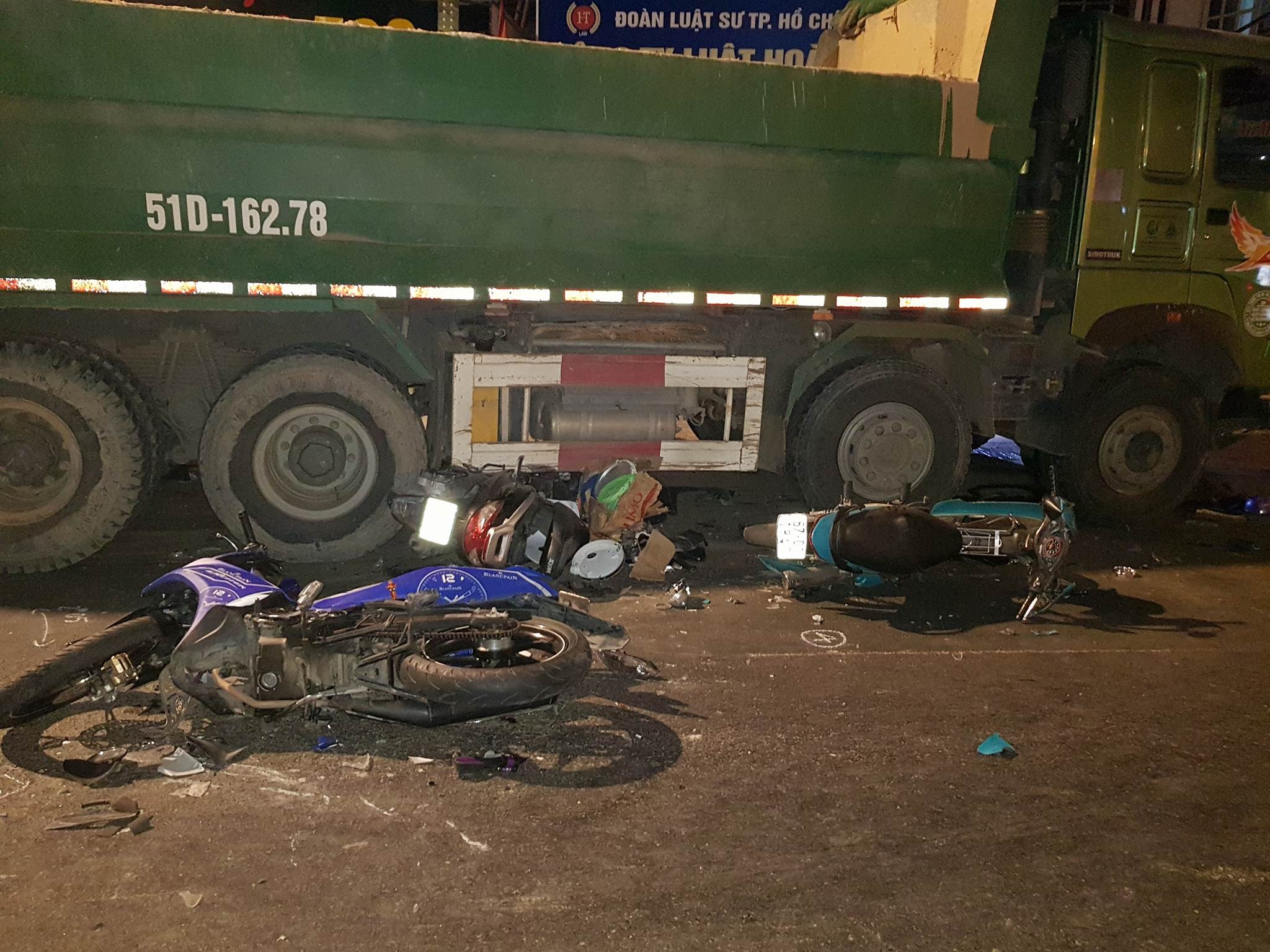 tạm giữ tài xế tông nhiều xe máy ảnh 2 tam giu tai xe tong nhieu xe may anh 2