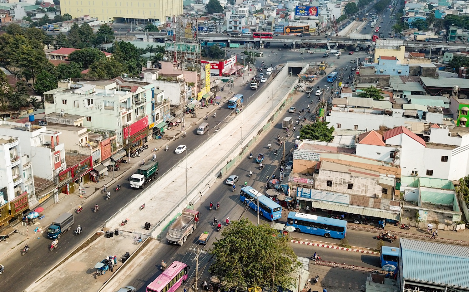 Nhanh N1 ham chui nga tu An Suong - Sai Gon sap thong xe hinh anh