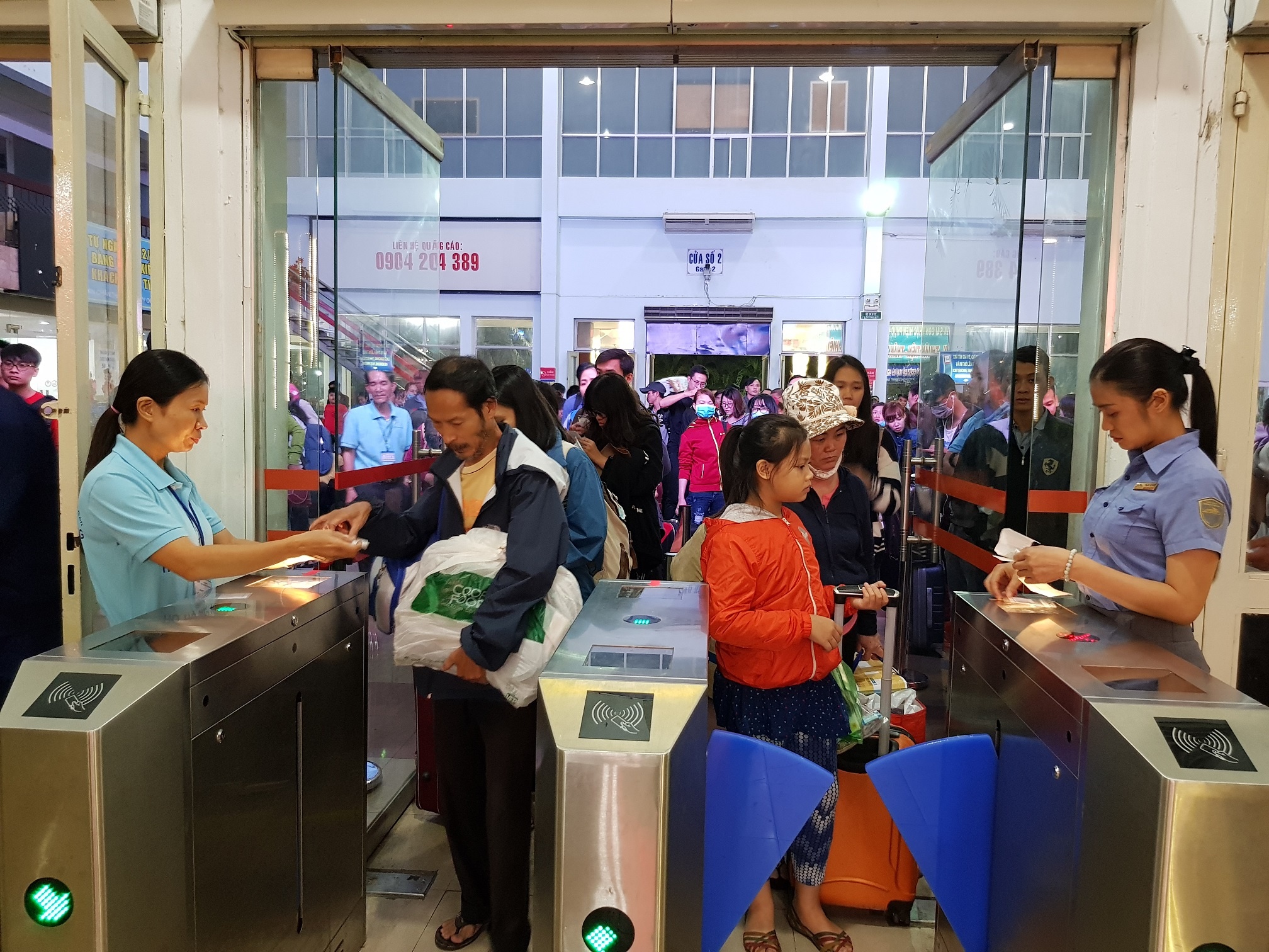 tau,  xe,  may bay tang chuyen dip le anh 1