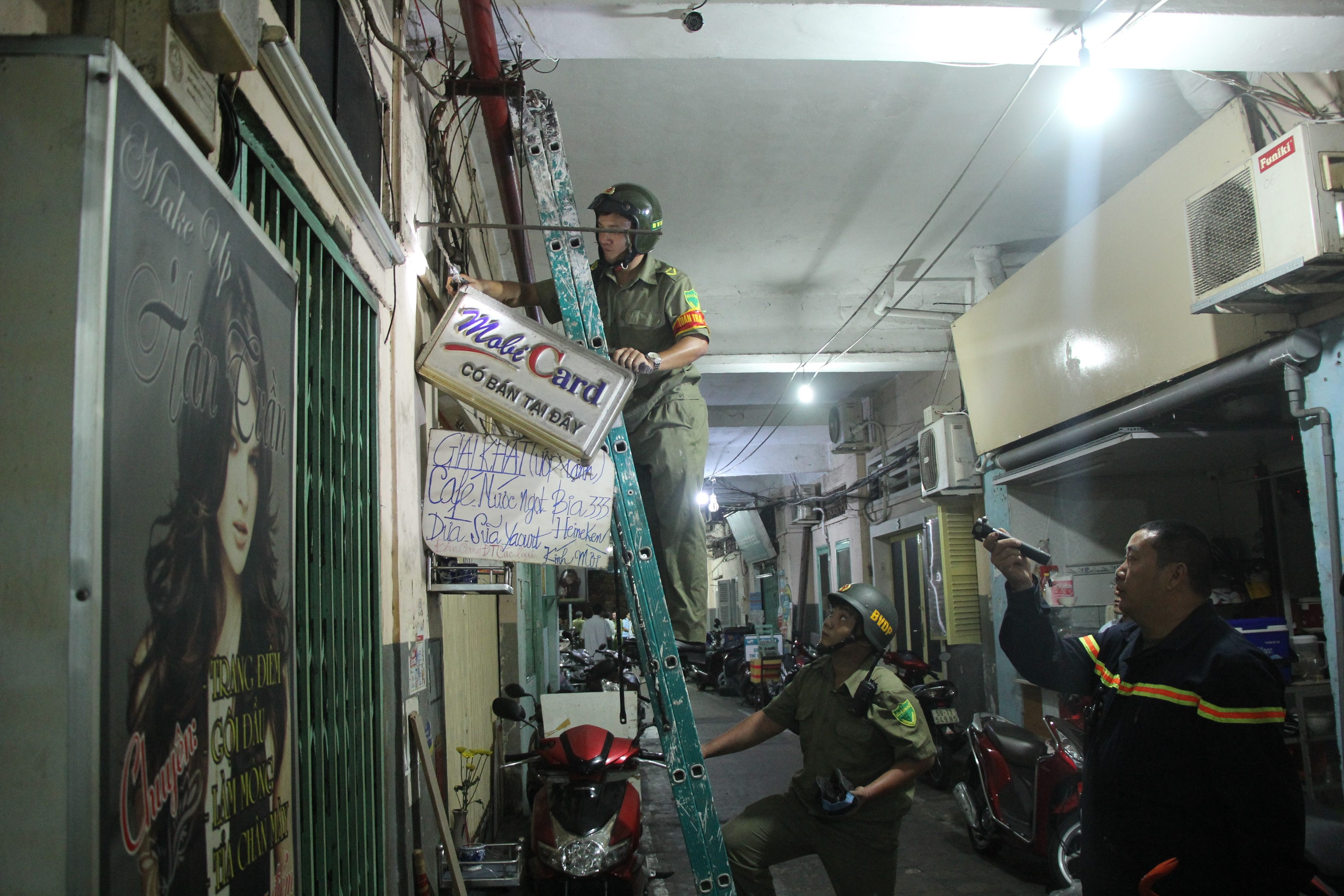 Kiểm tra phòng cháy lúc nửa đêm ảnh 2 Kiem tra phong chay luc nua dem anh 2