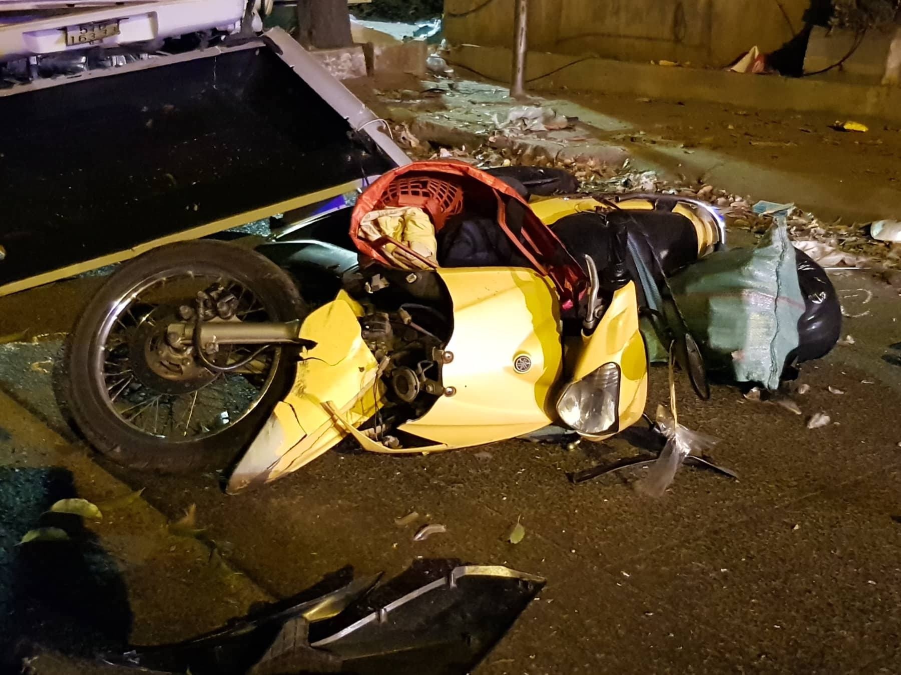 'Xe dien' huc hang loat xe may dung den do, 2 nguoi tu vong o Sai Gon hinh anh