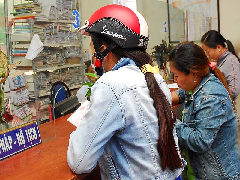 Doi que quan cua con trong khai sinh duoc khong? hinh anh