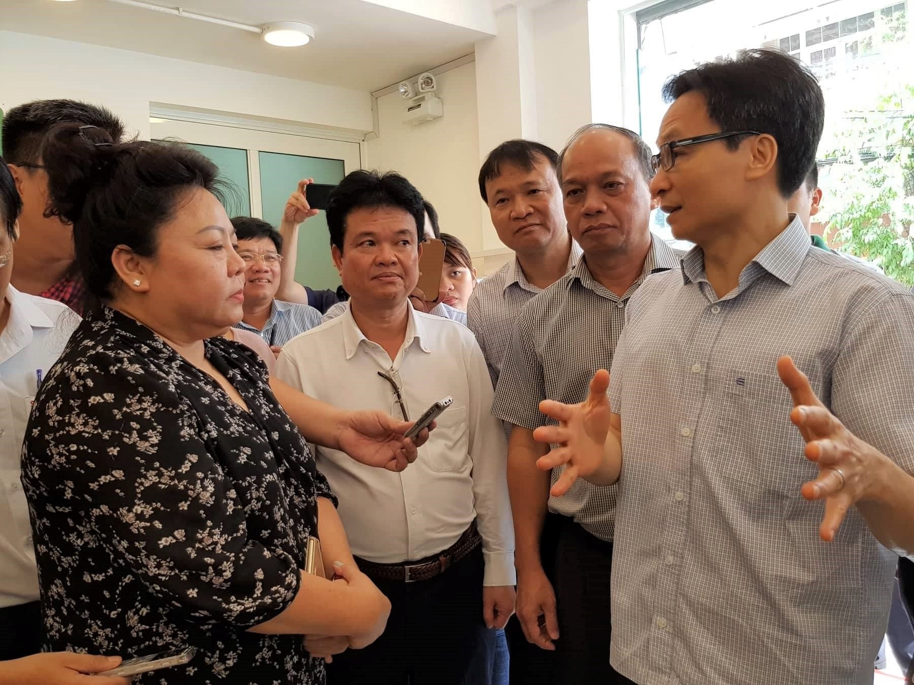 Phó Thủ tướng ăn suất cơm công nhân  ảnh 3 Pho Thu tuong an suat com cong nhan anh 3