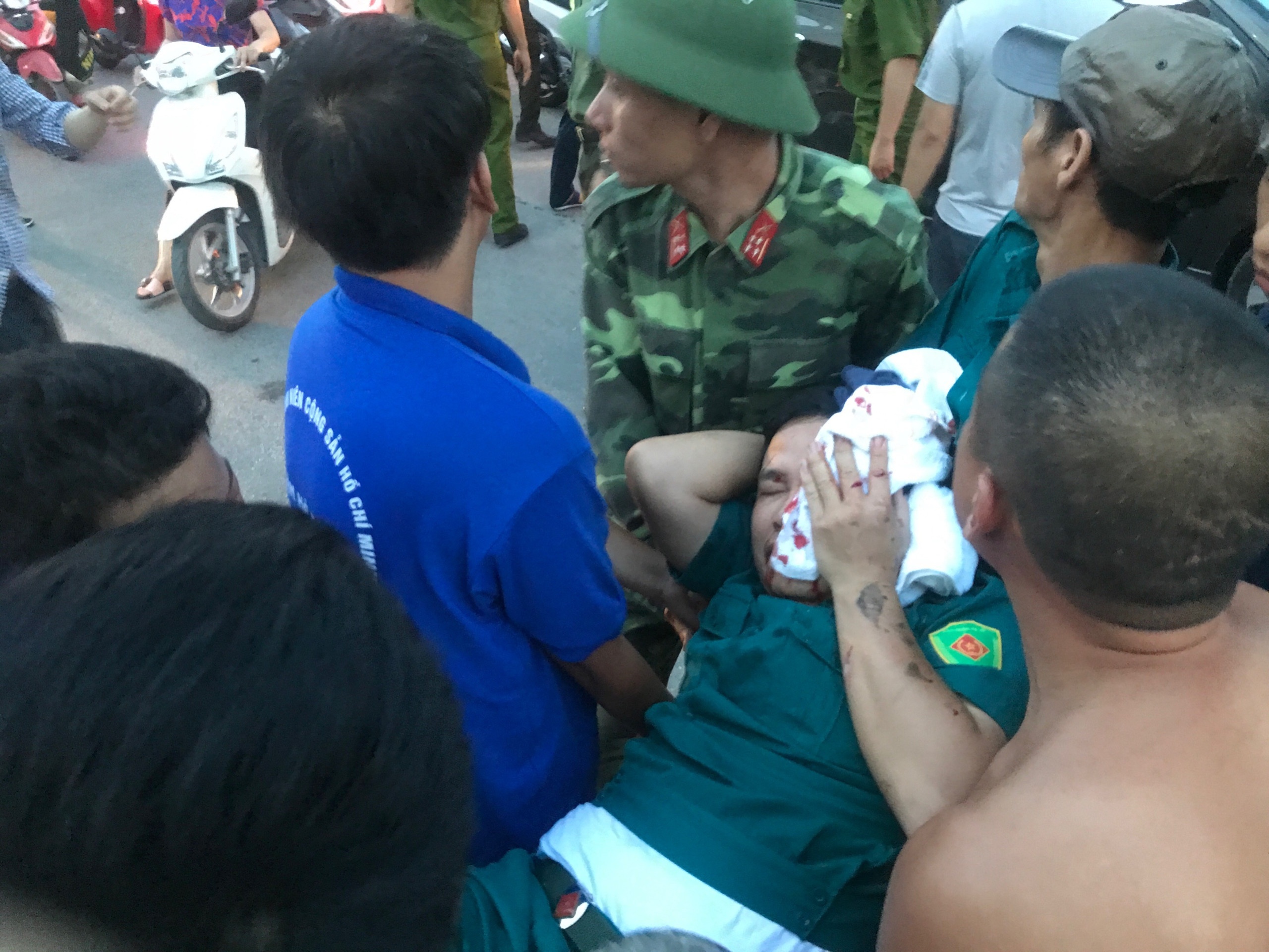 Chay o chung cu cao 23 tang, hang tram nguoi thao chay hinh anh