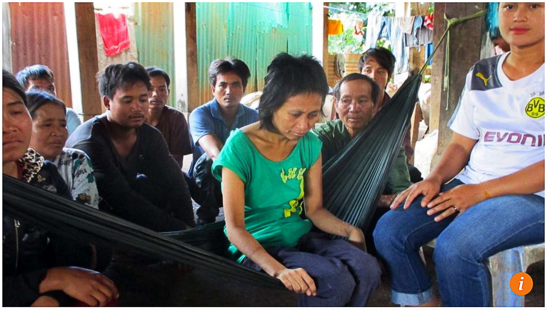 'Nu nguoi rung' doan tu voi gia dinh Viet sau 10 nam luu lac hinh anh