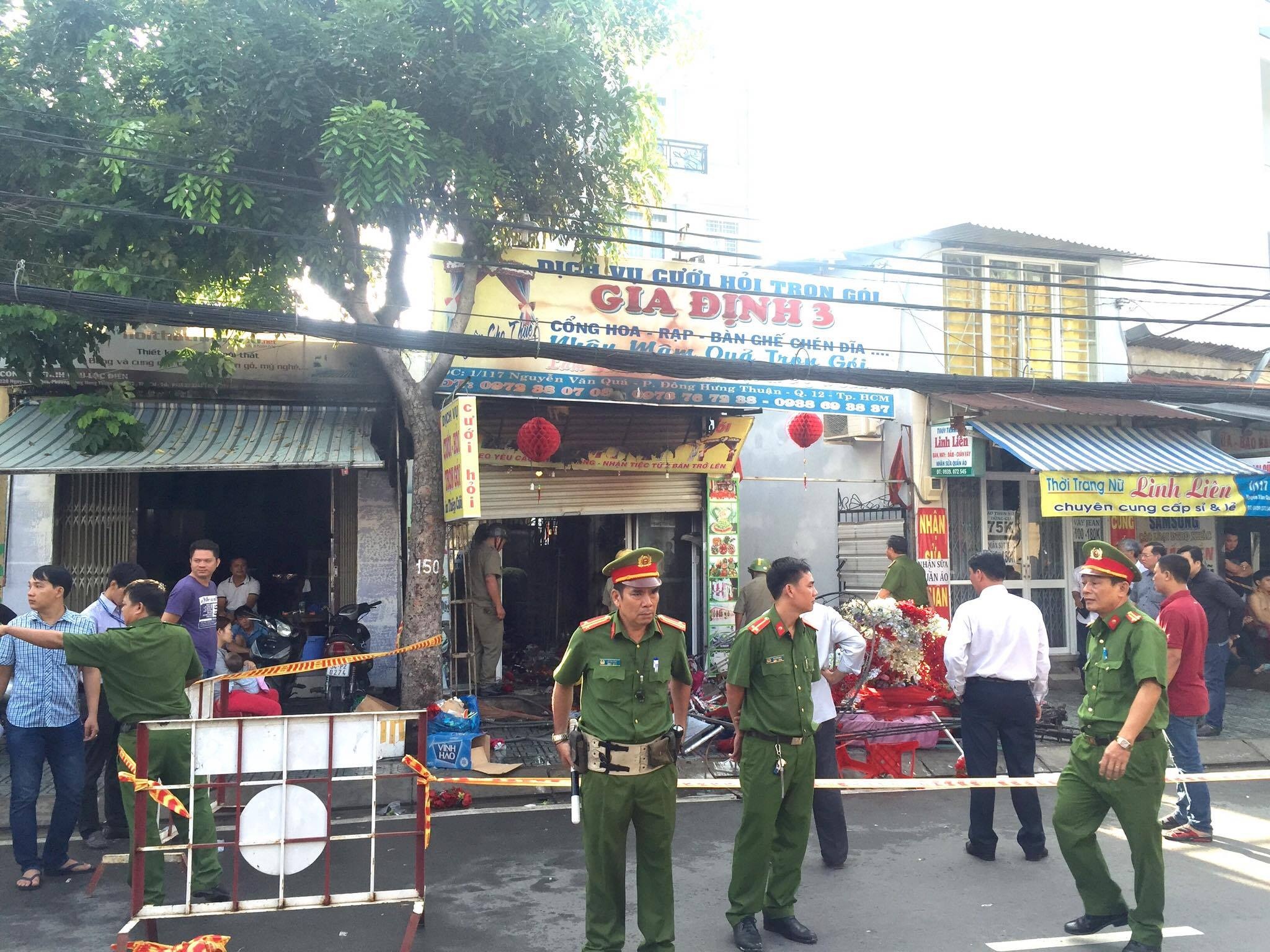 Chay cua hang dich vu dam cuoi o Sai Gon, 3 nguoi chet hinh anh