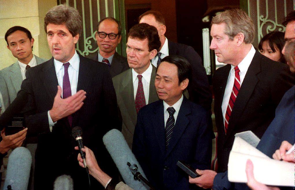 Kerry va dinh menh mang ten Viet Nam anh 3