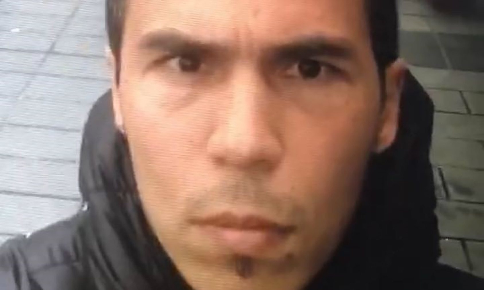 Bat giu nghi pham khung bo dem giao thua o Istanbul hinh anh