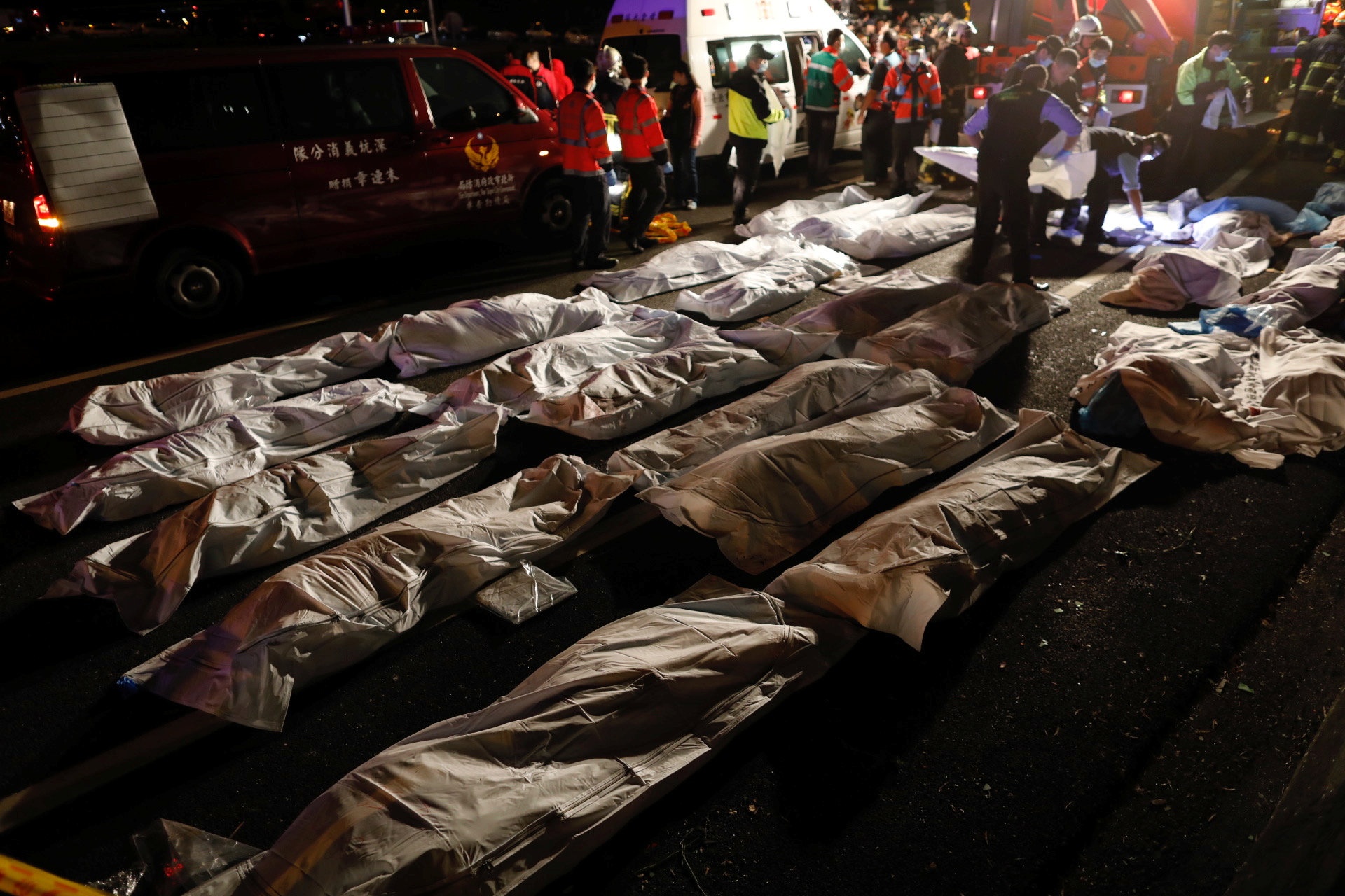 Xe buyt lat o Dai Loan anh 4