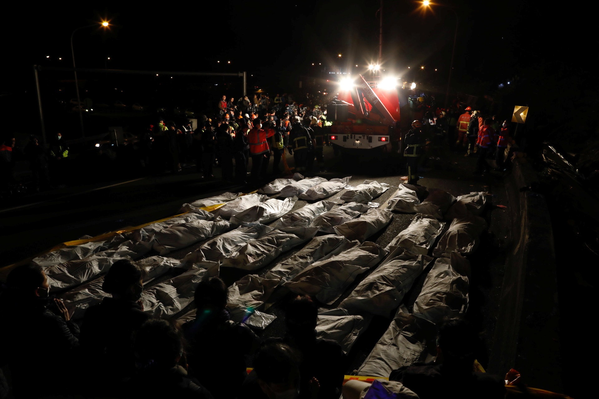 Xe buyt lat o Dai Loan anh 2