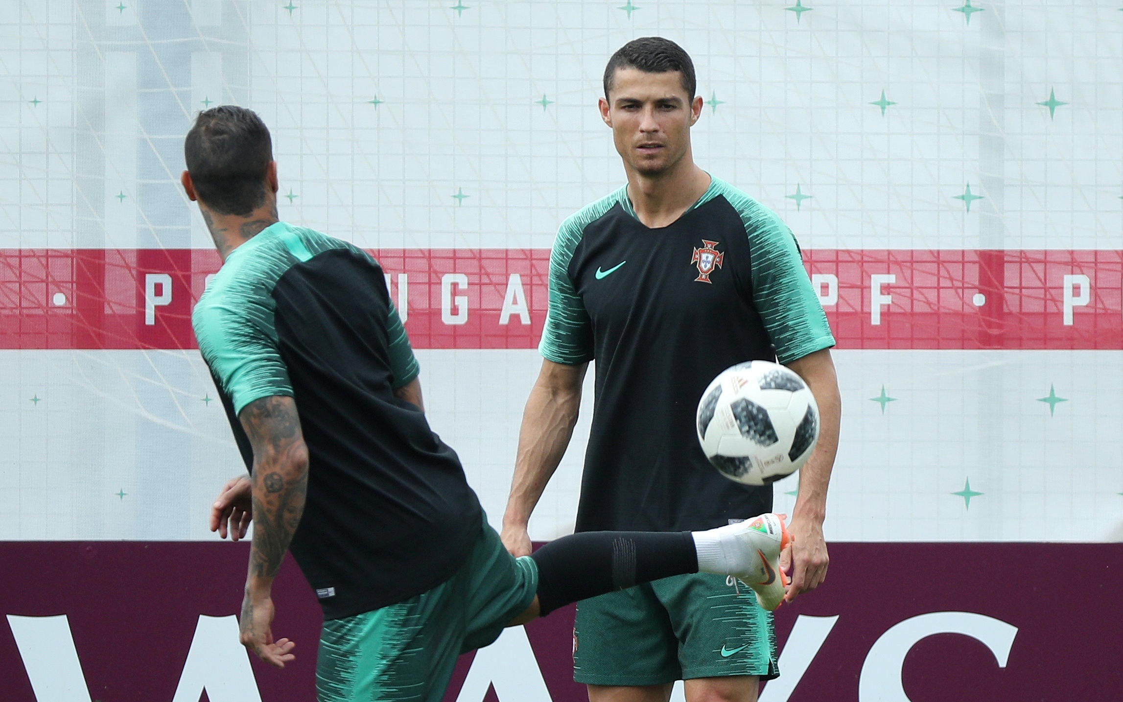 ‘3 nguoi kem Ronaldo thi ai kem nhung nguoi con lai’ hinh anh