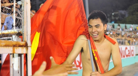 U19 Viet Nam coi ao dau tang nguoi ham mo hinh anh