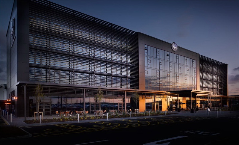 Can canh khach san hang sang Arsenal danh cho U19 Viet Nam hinh anh