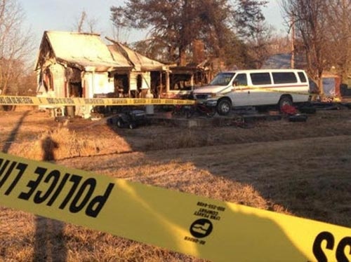 Mot phu nu My va 8 dua con chet chay hinh anh