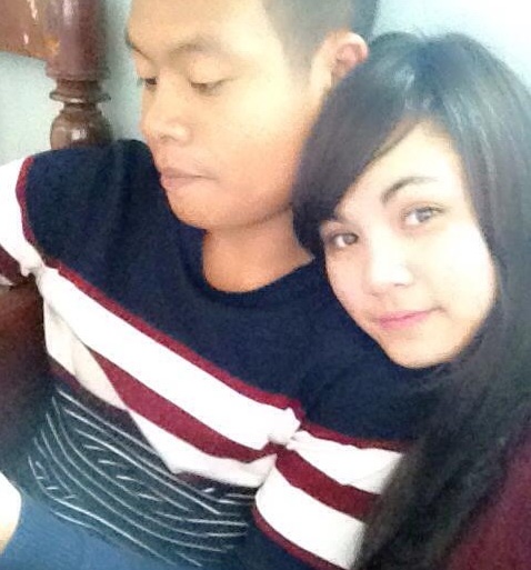 Cau thu U19 VN sanh doi ben ban gai dip nghi Tet hinh anh