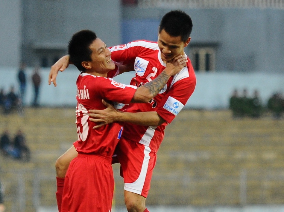 Hai Phong thang de An Giang tren san nha hinh anh