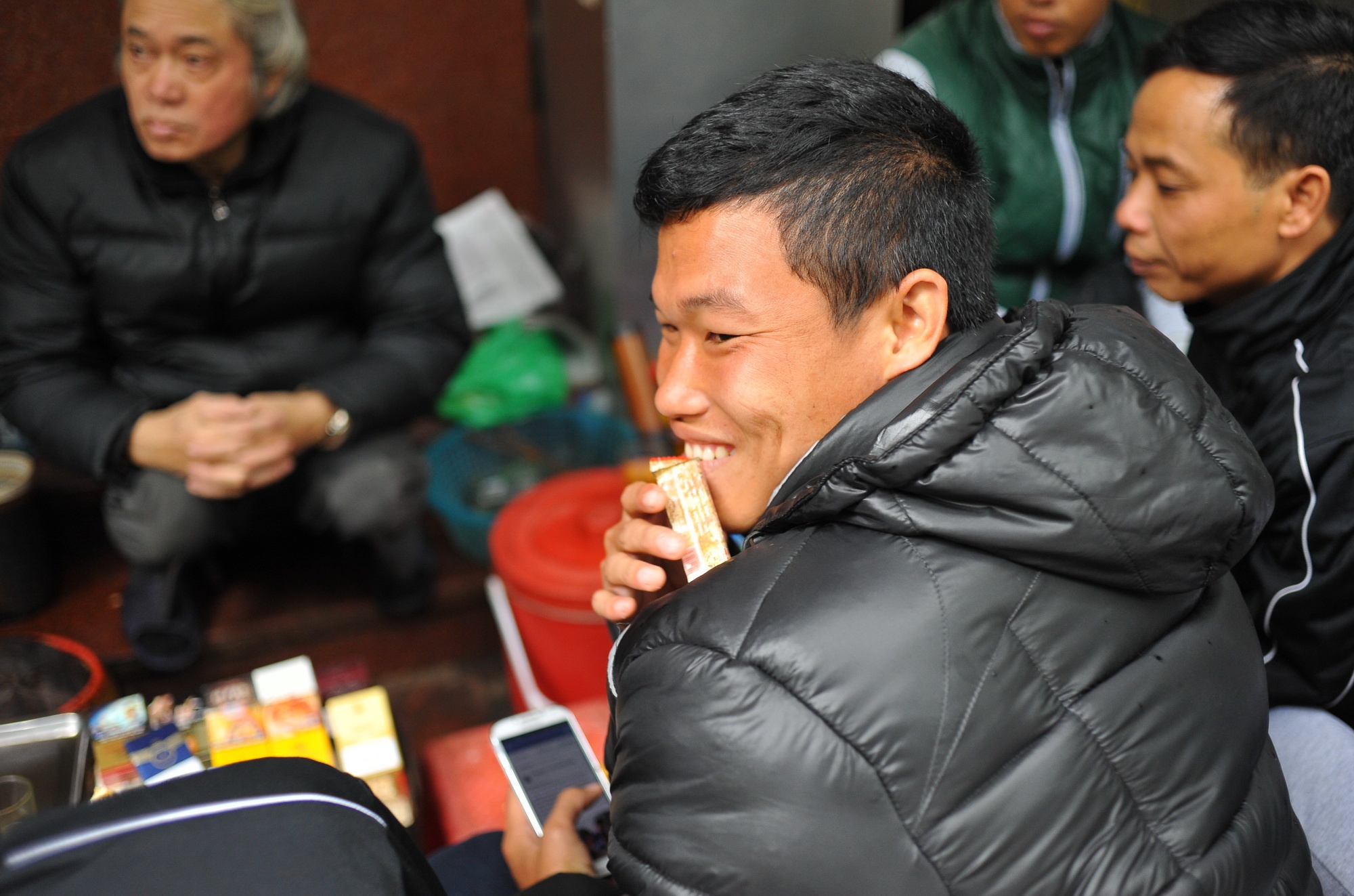 U19 Viet Nam nham nhi tra nong, keo lac via he hinh anh