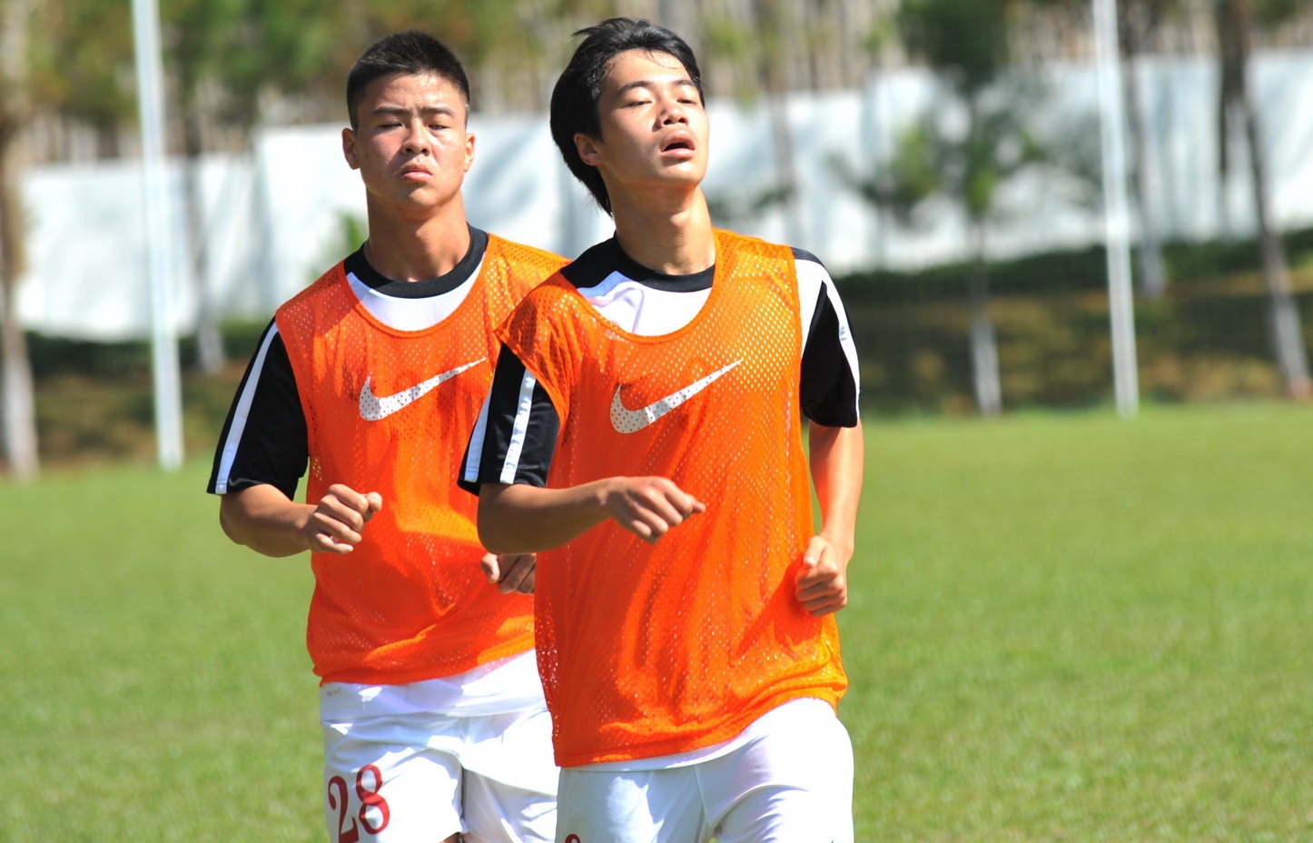 Cau thu U19 VN chay suot 60 phut giua troi nang nong hinh anh