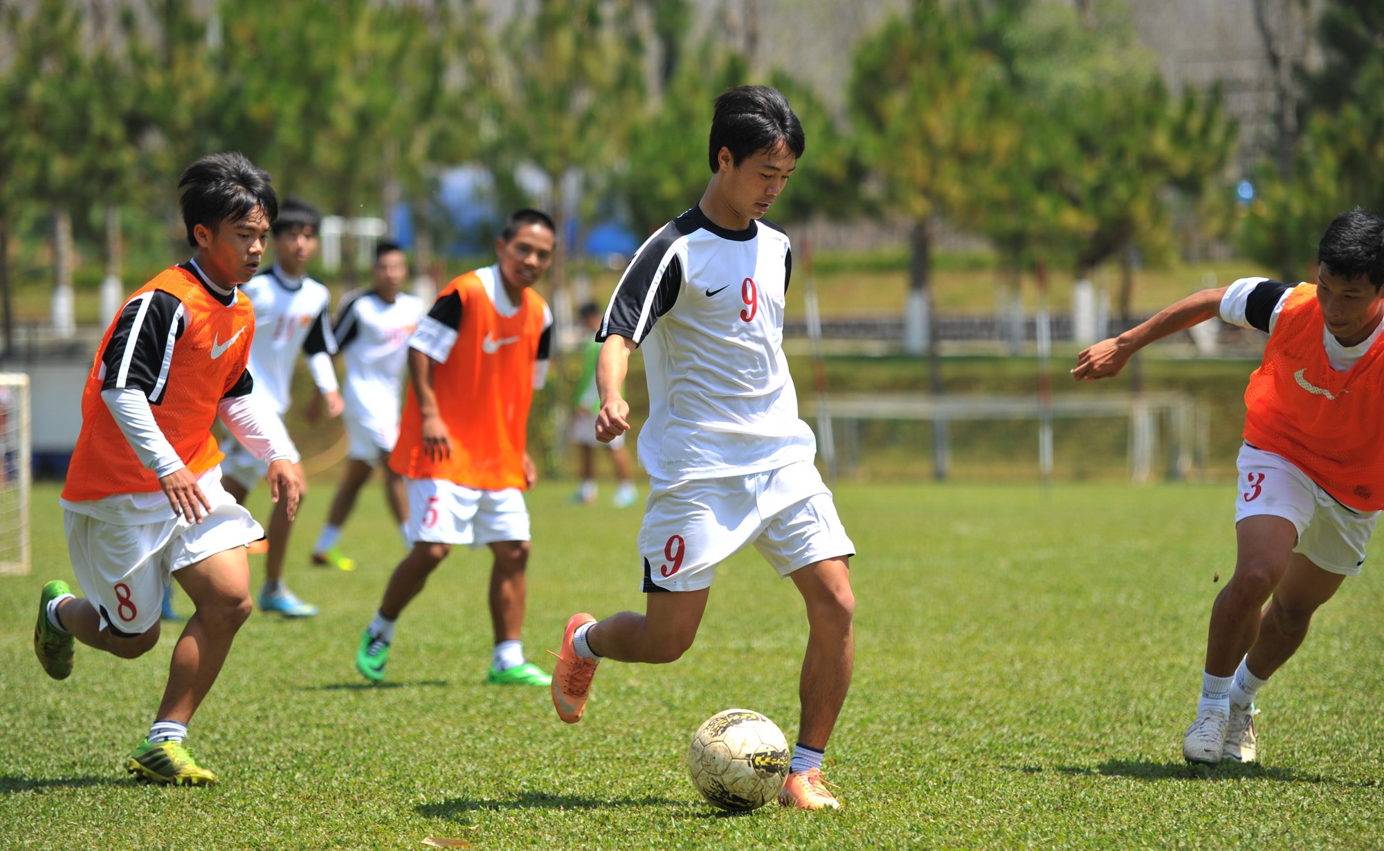 U19 Viet Nam chia doi hinh da doi khang hinh anh